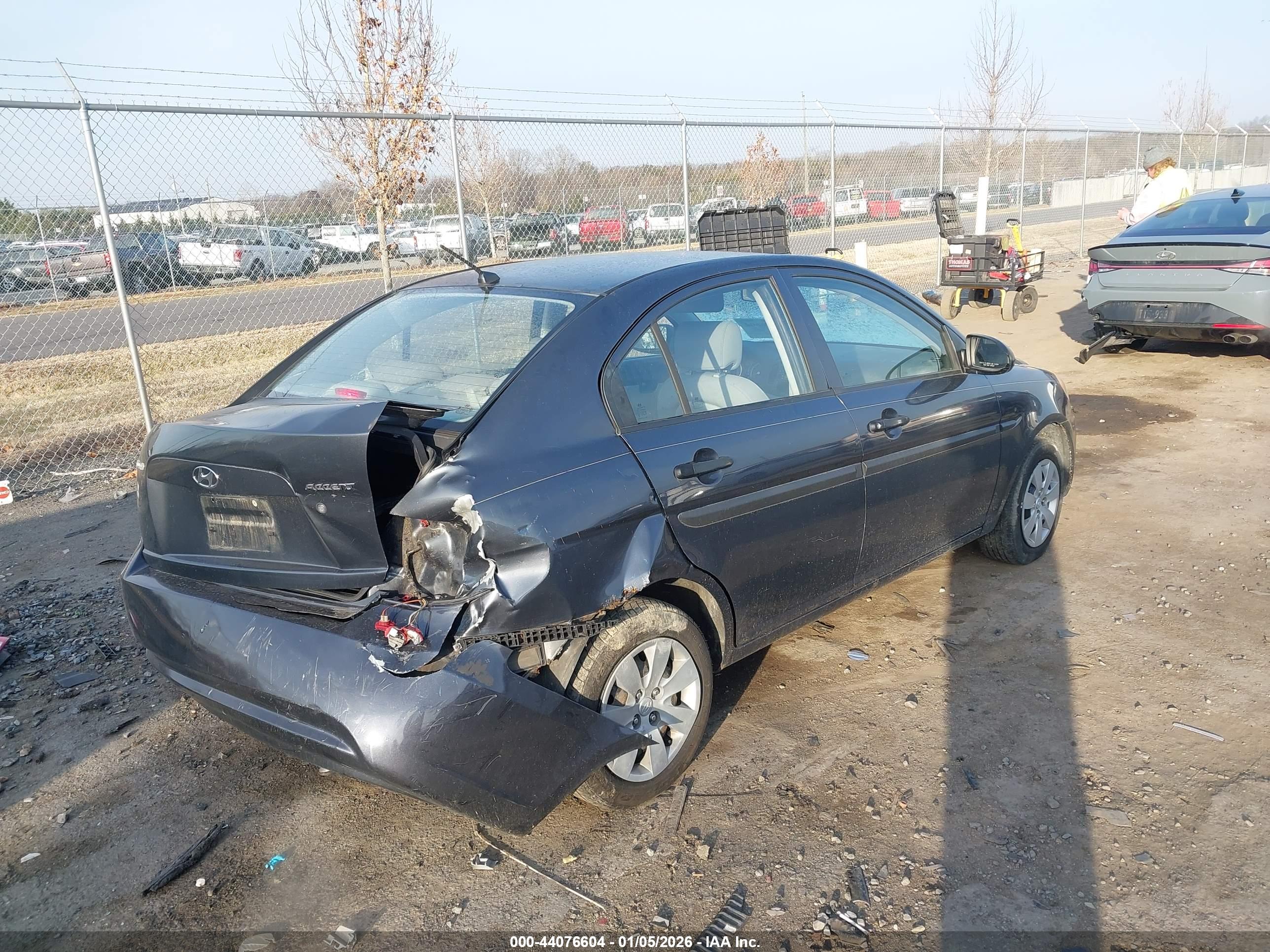 HYUNDAI ACCENT image 4