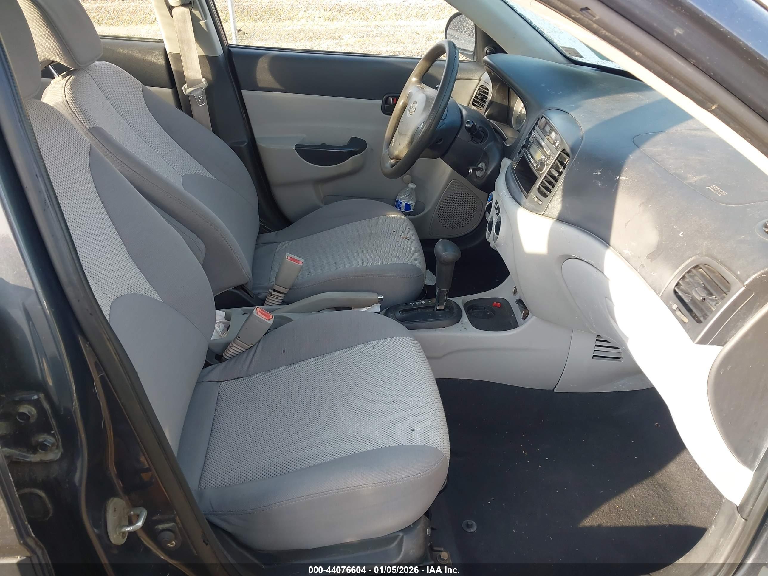 HYUNDAI ACCENT image 5