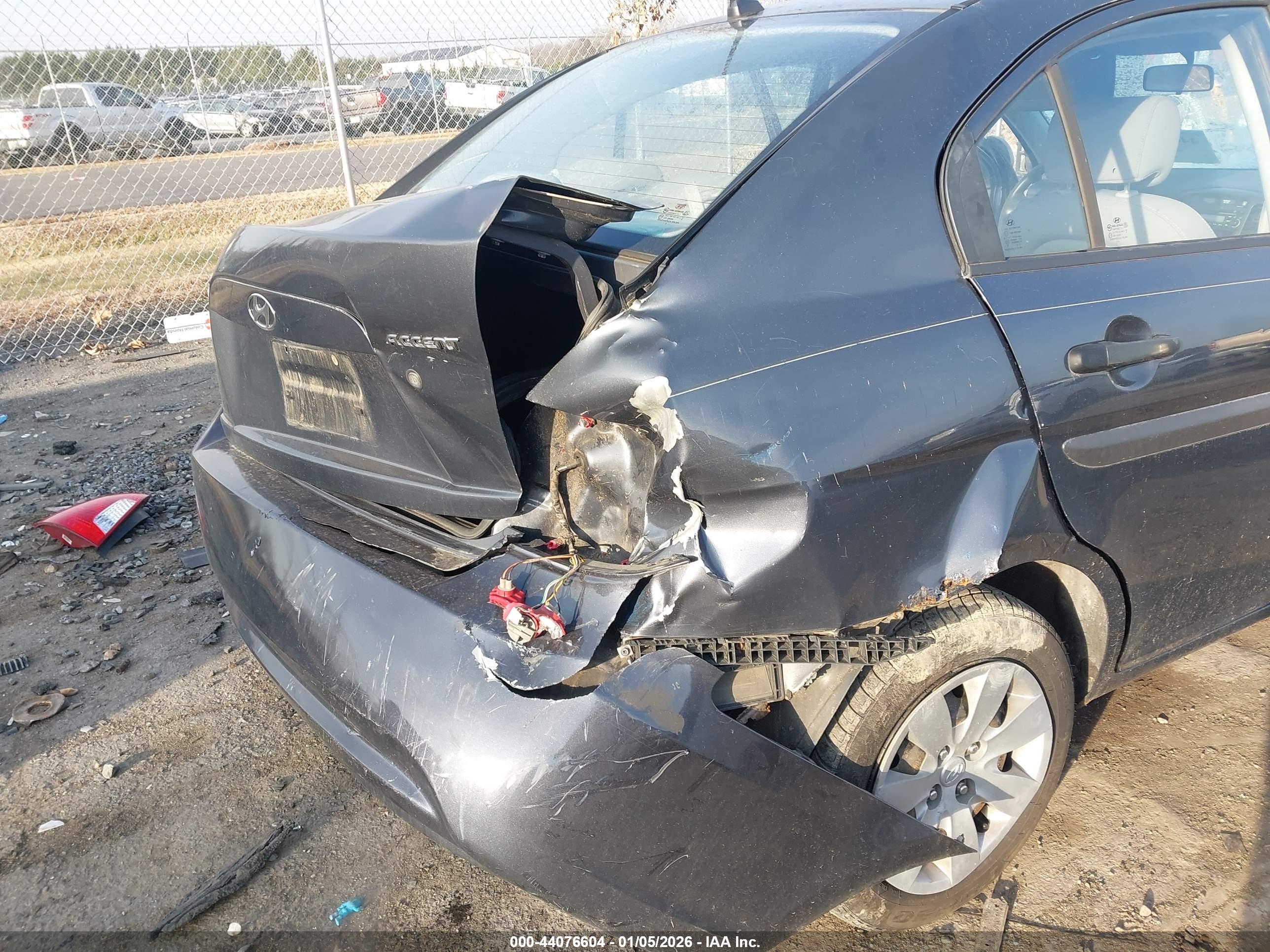 HYUNDAI ACCENT image 6