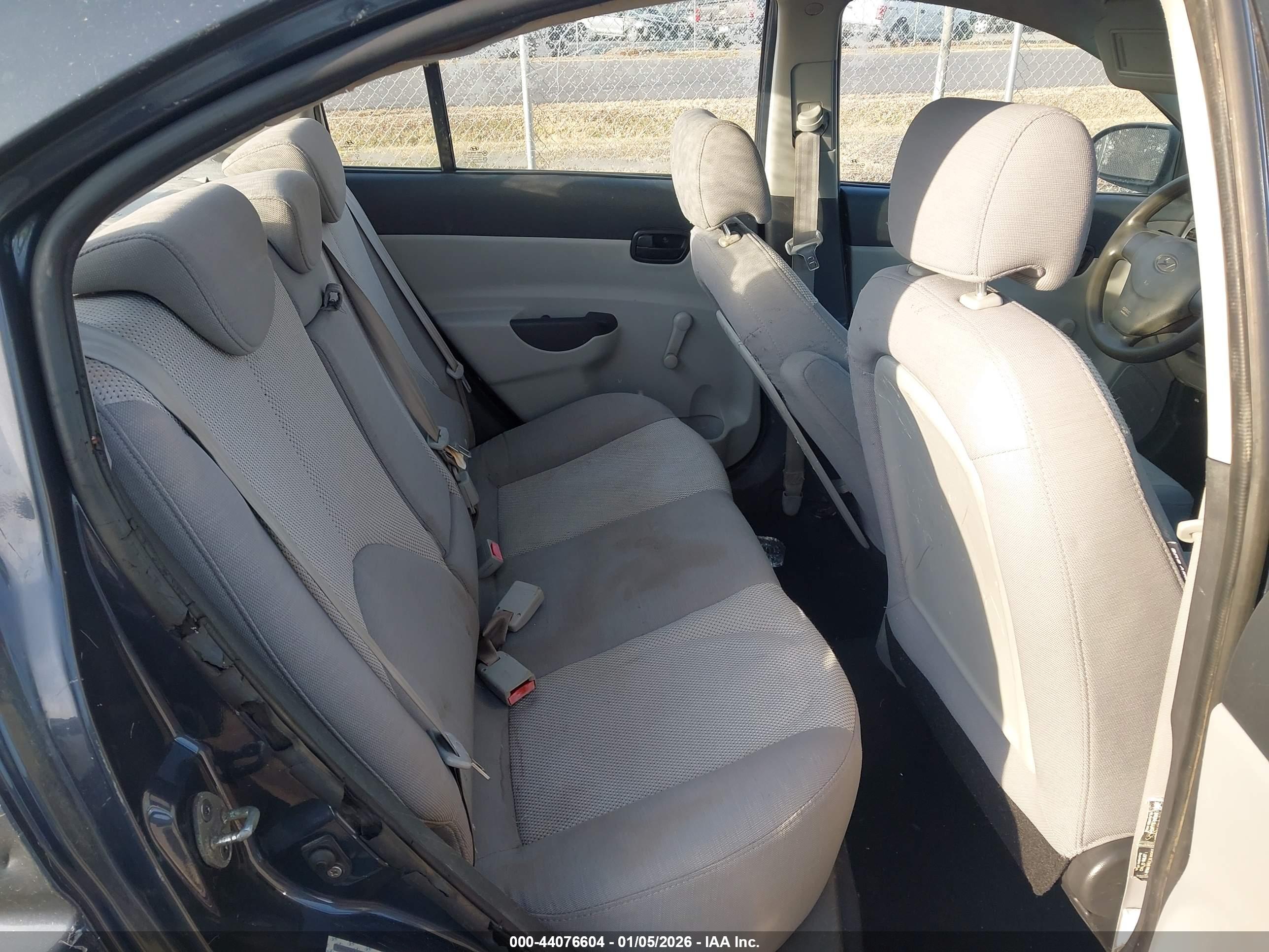 HYUNDAI ACCENT image 8