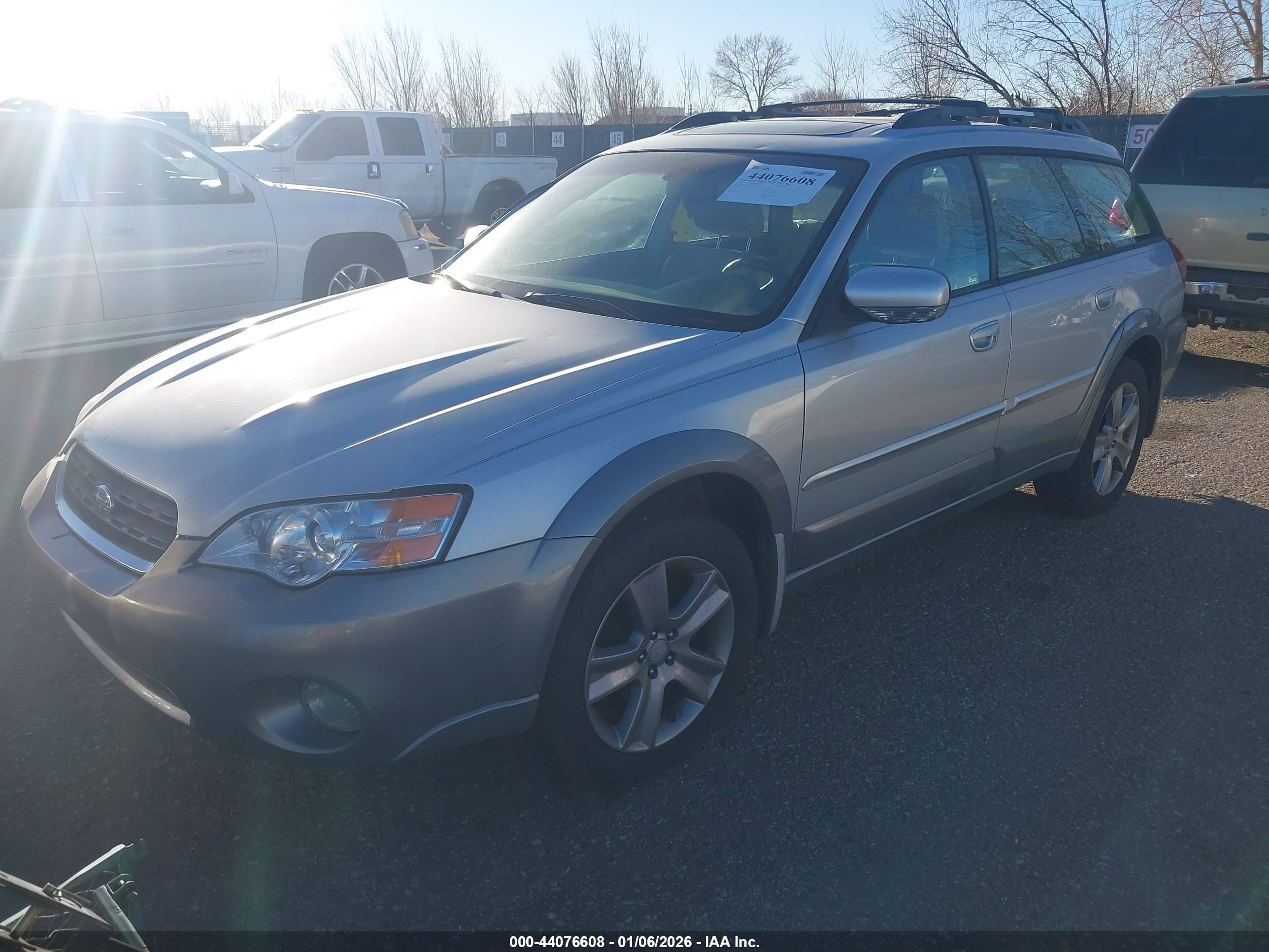 SUBARU OUTBACK image 2
