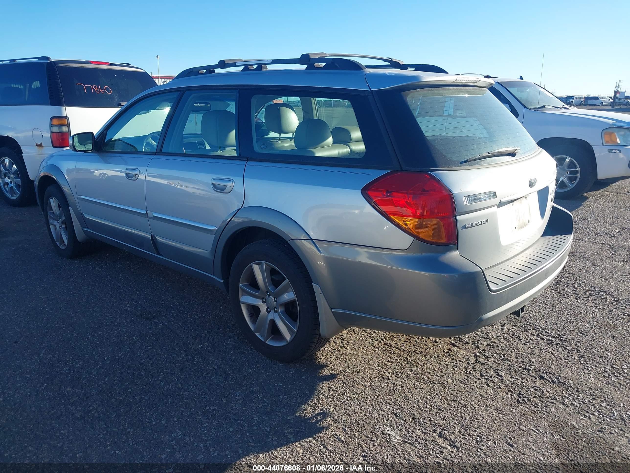 SUBARU OUTBACK image 3