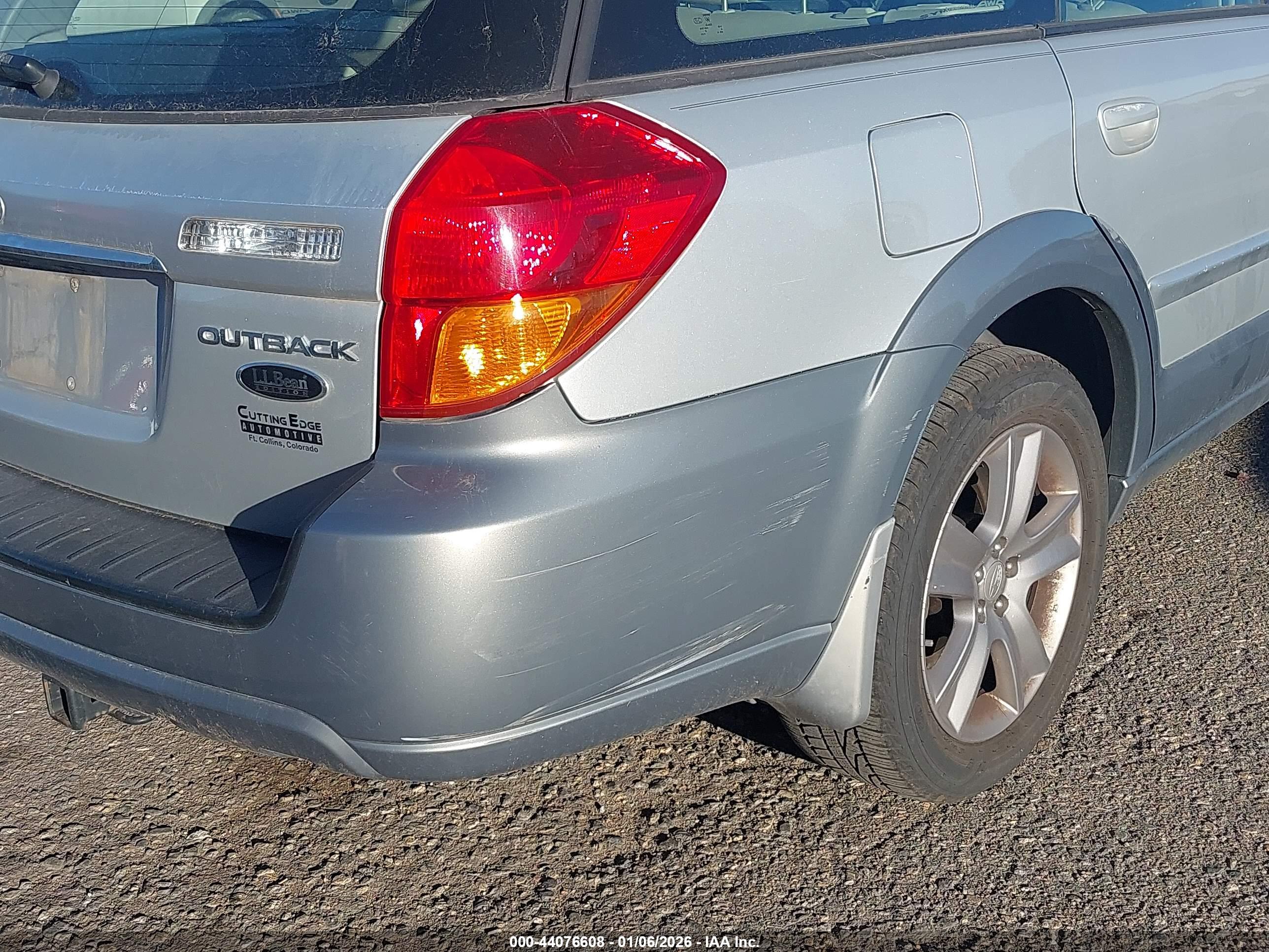 SUBARU OUTBACK image 6