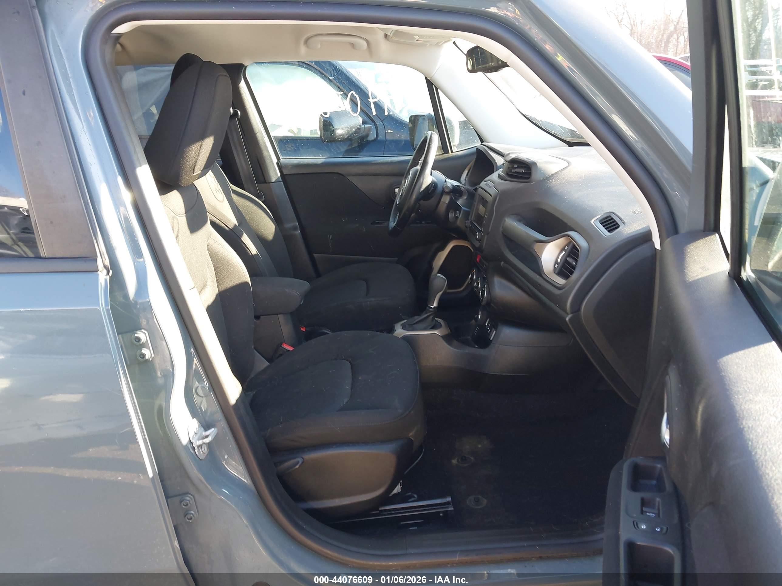 JEEP RENEGADE image 5