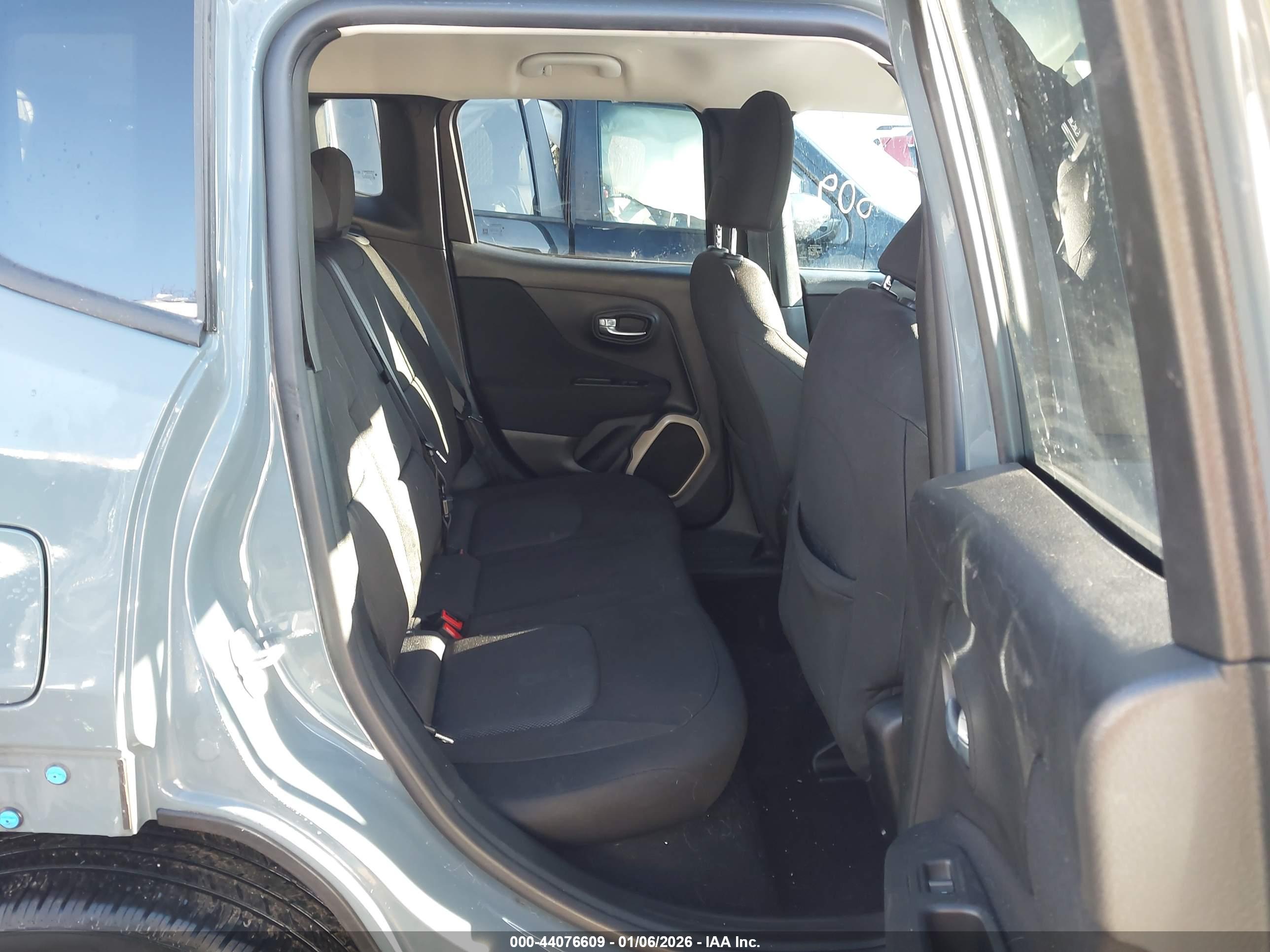 JEEP RENEGADE image 8