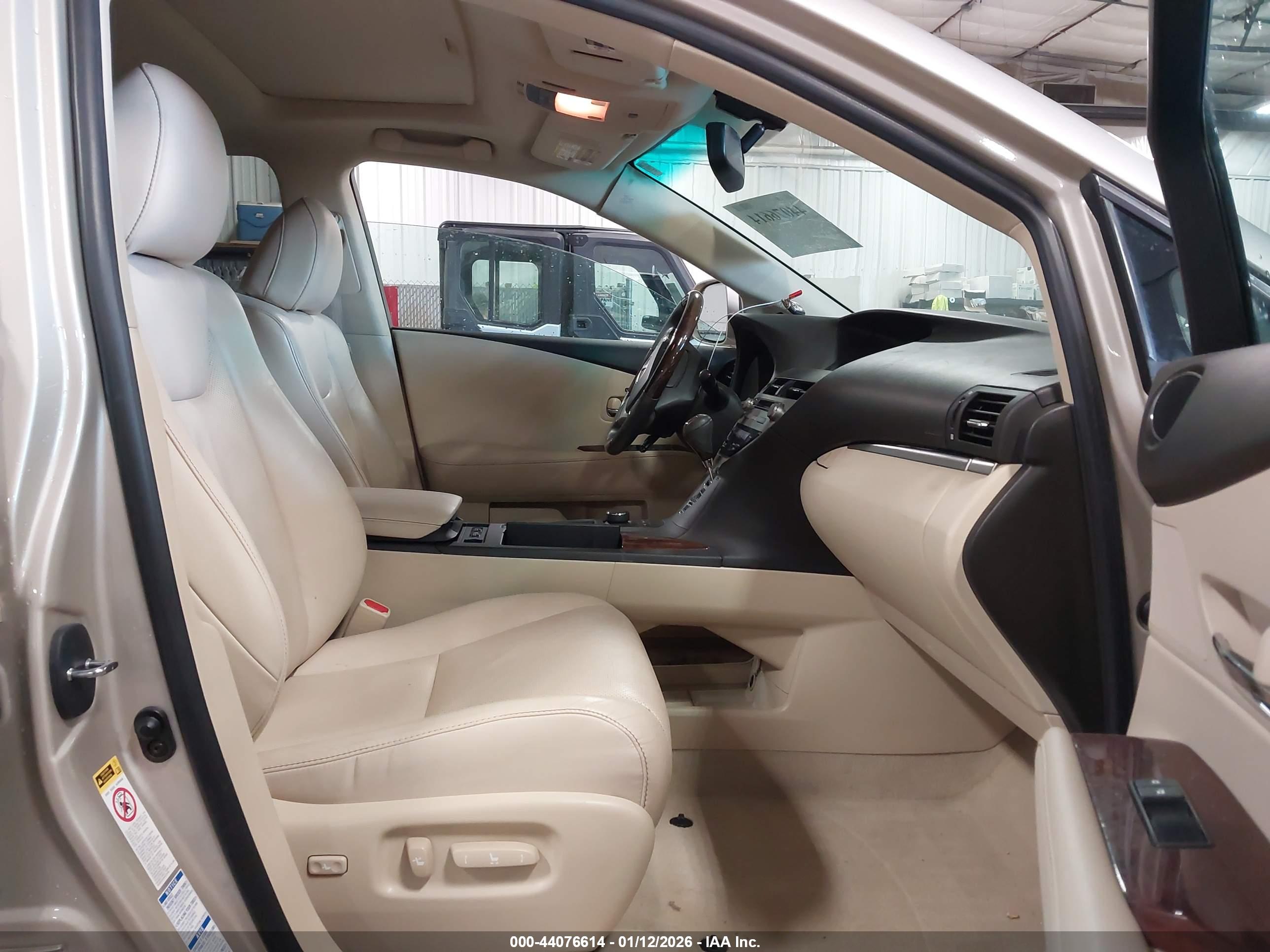 LEXUS RX image 5