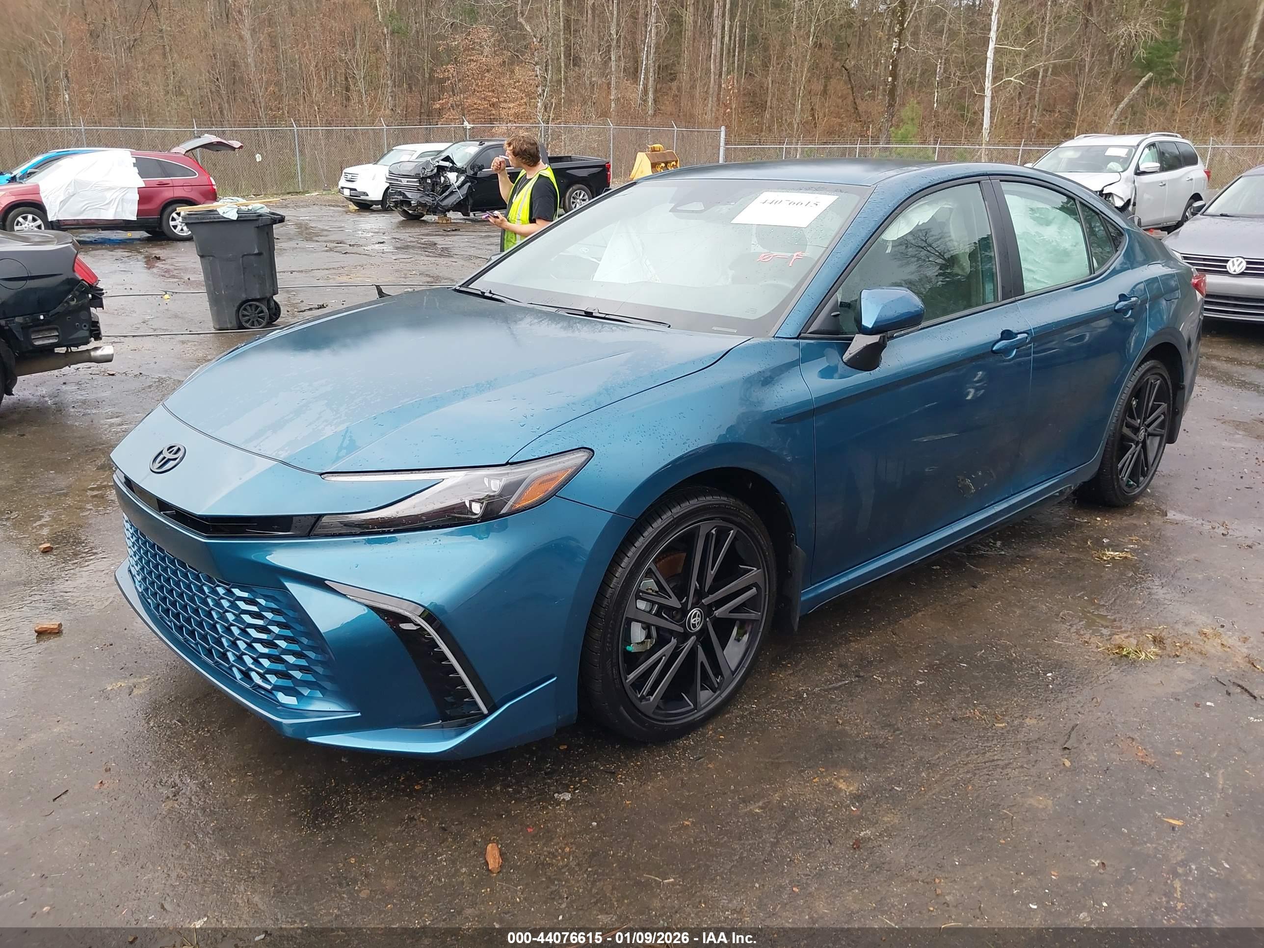 TOYOTA CAMRY image 2