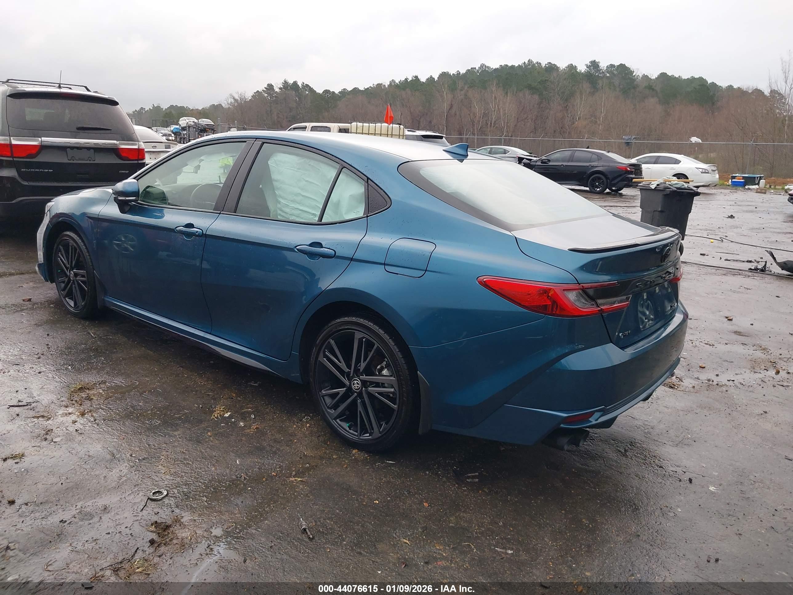 TOYOTA CAMRY image 3