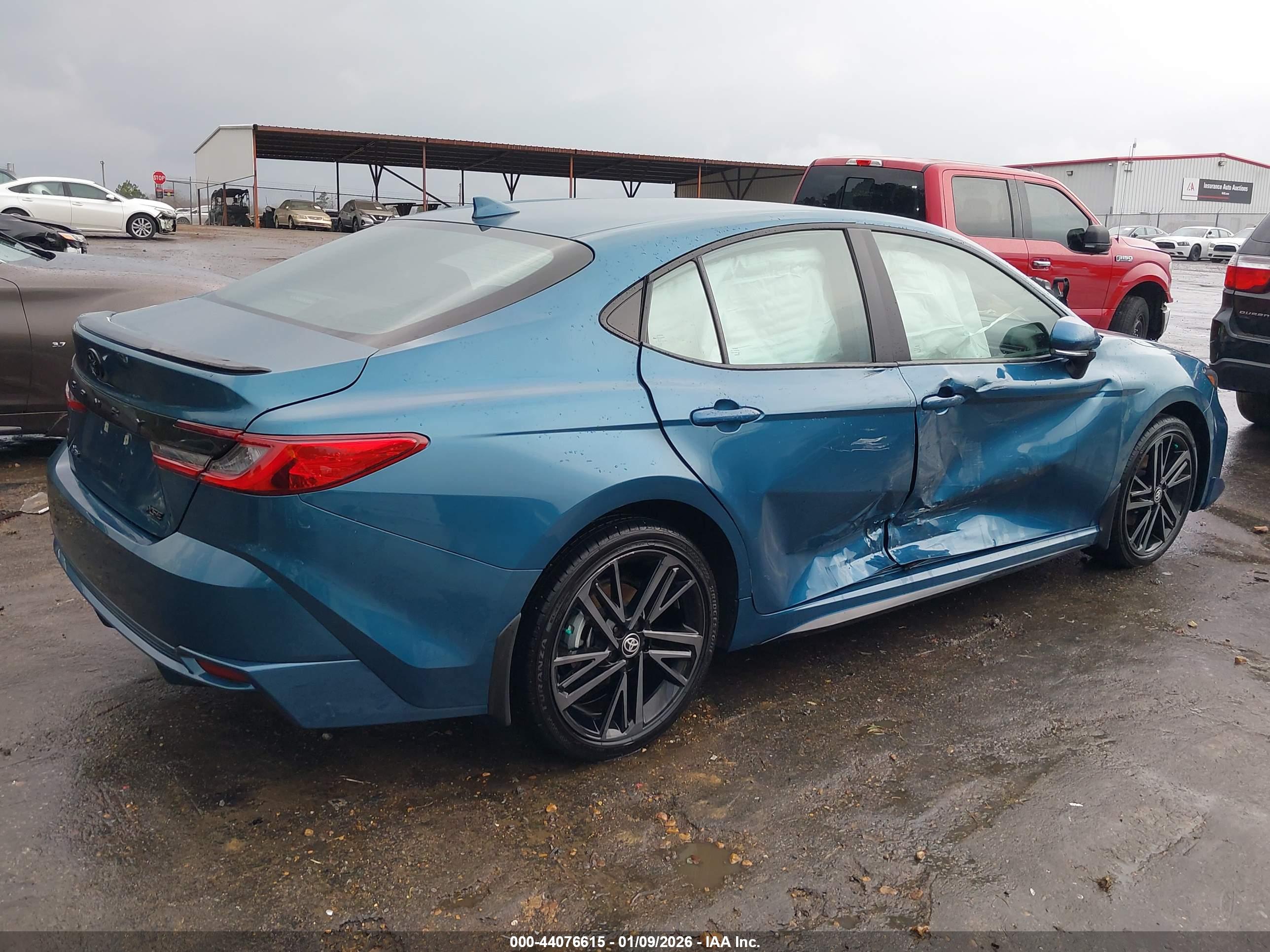 TOYOTA CAMRY image 4