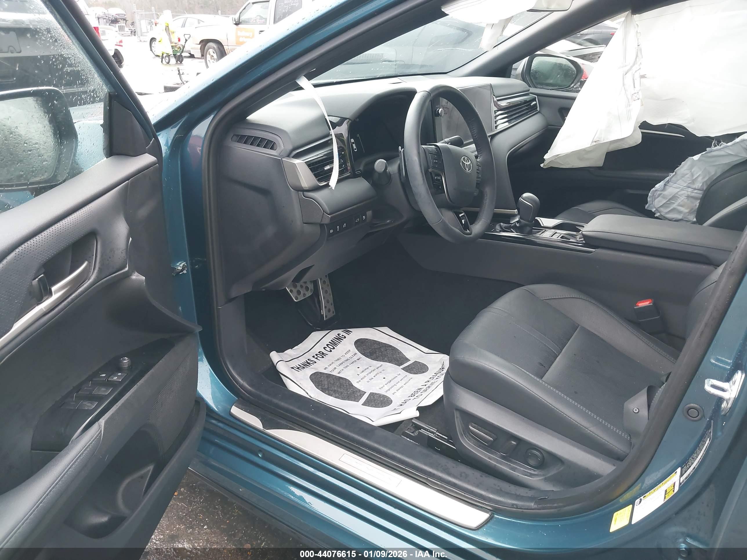 TOYOTA CAMRY image 5