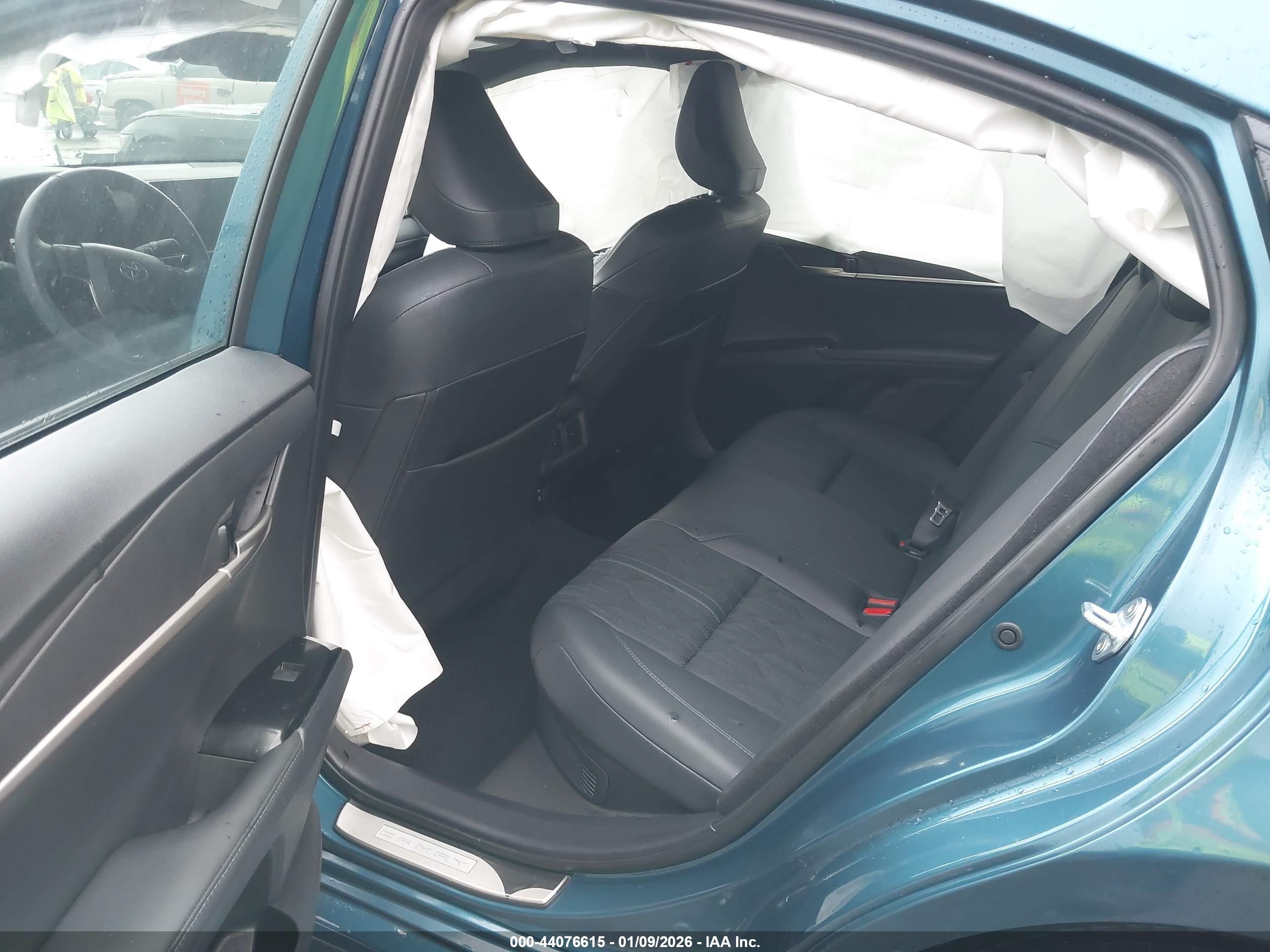 TOYOTA CAMRY image 8