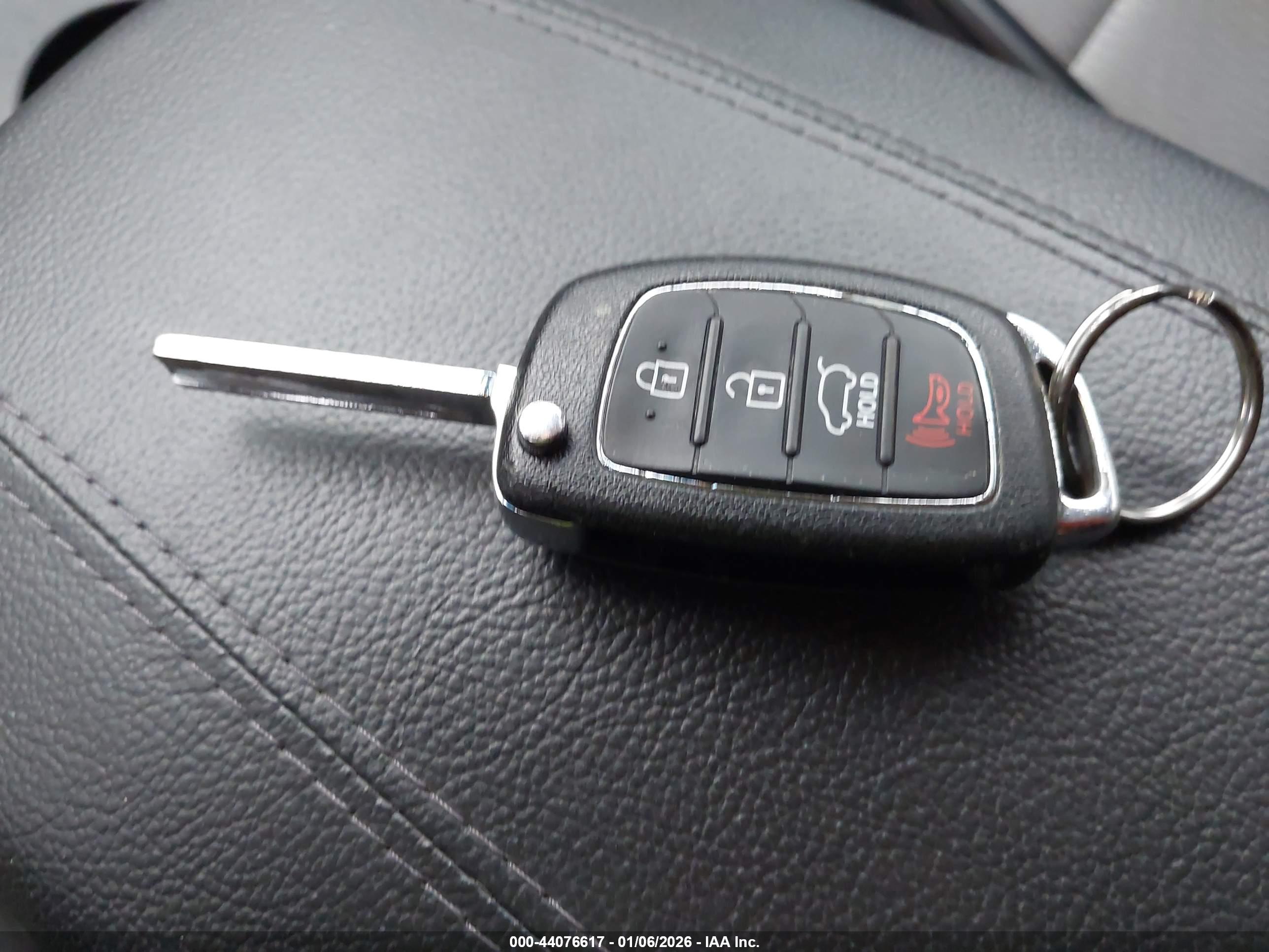 HYUNDAI SANTA image 11