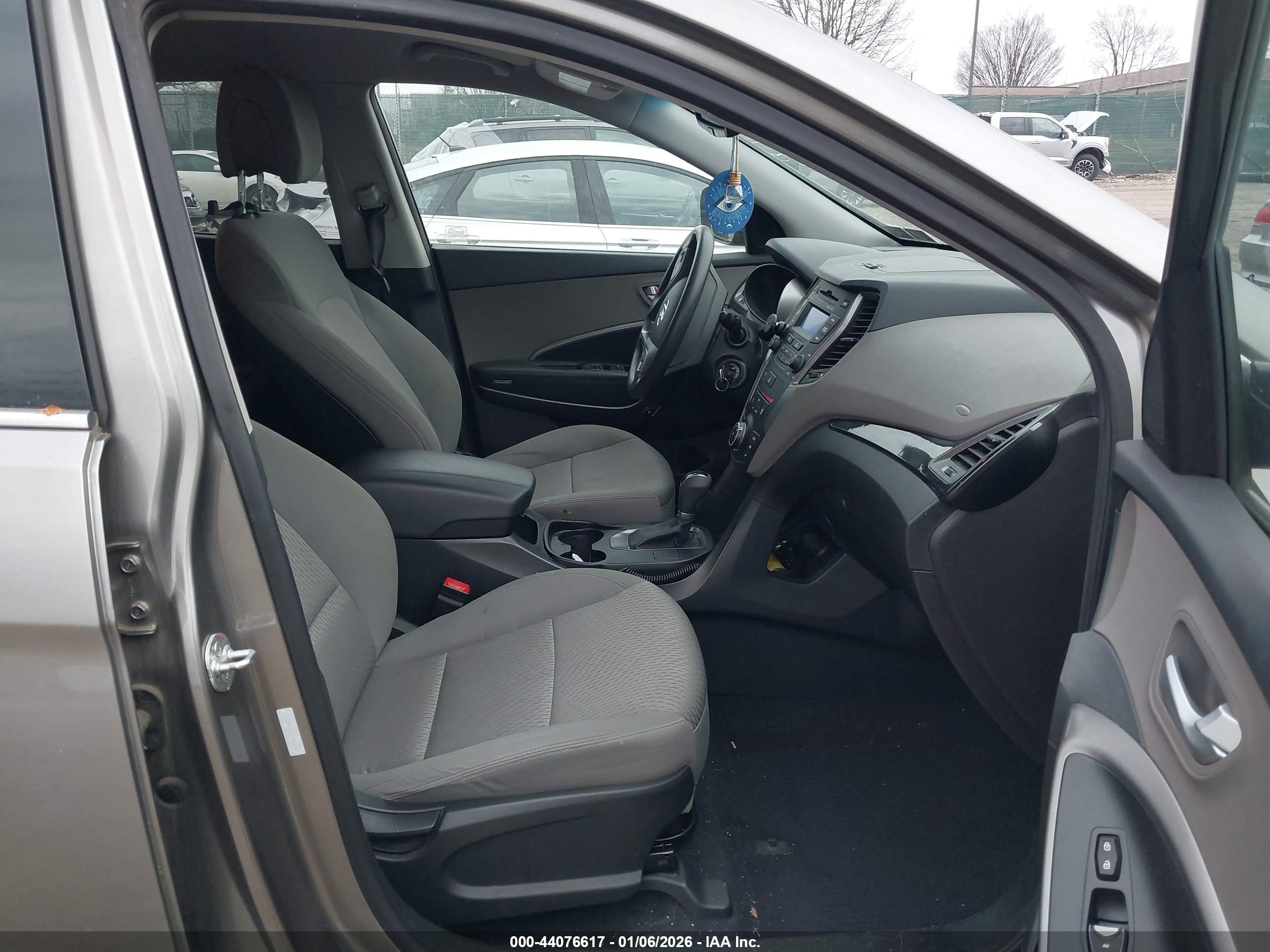 HYUNDAI SANTA image 5