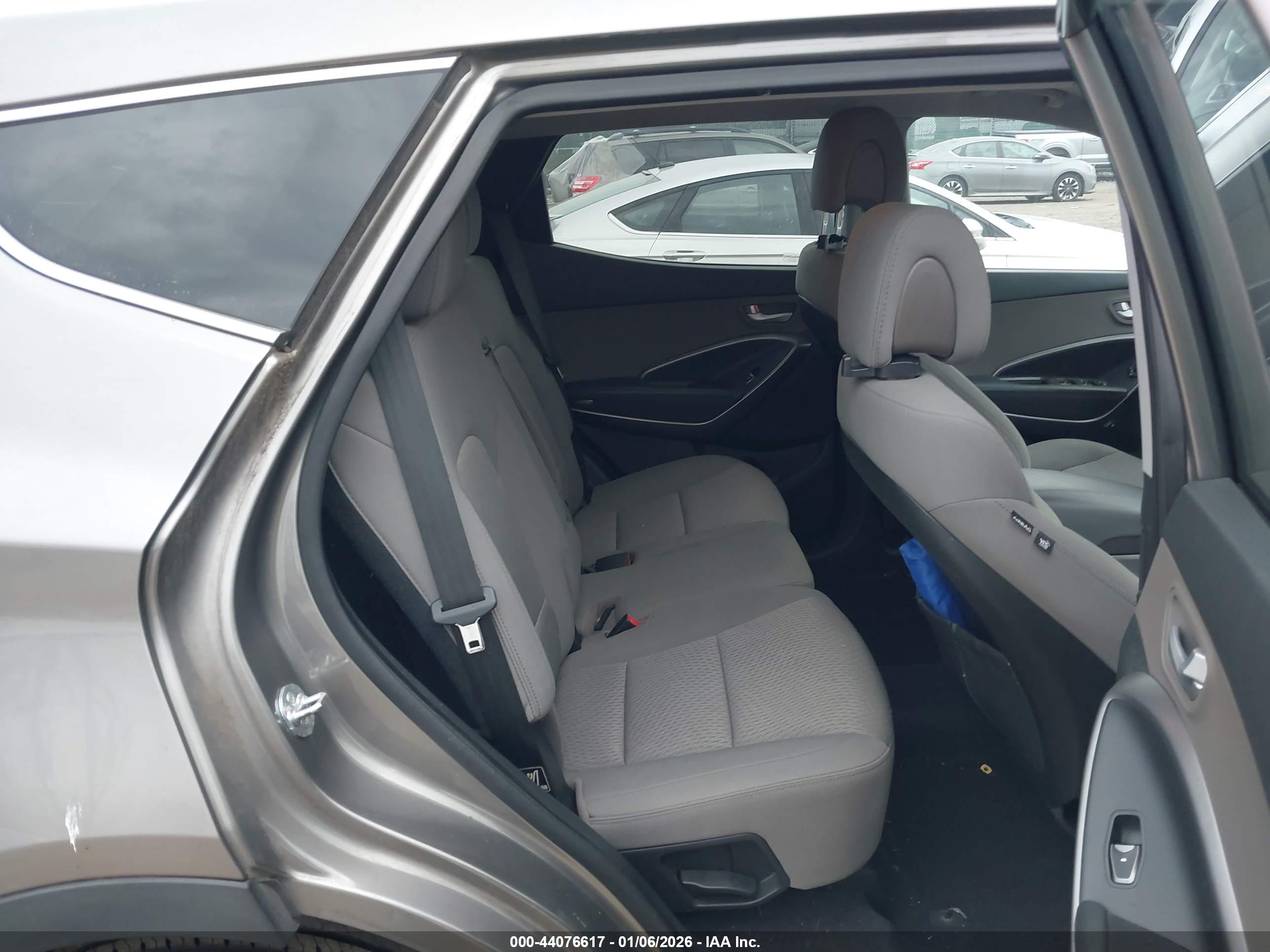 HYUNDAI SANTA image 8