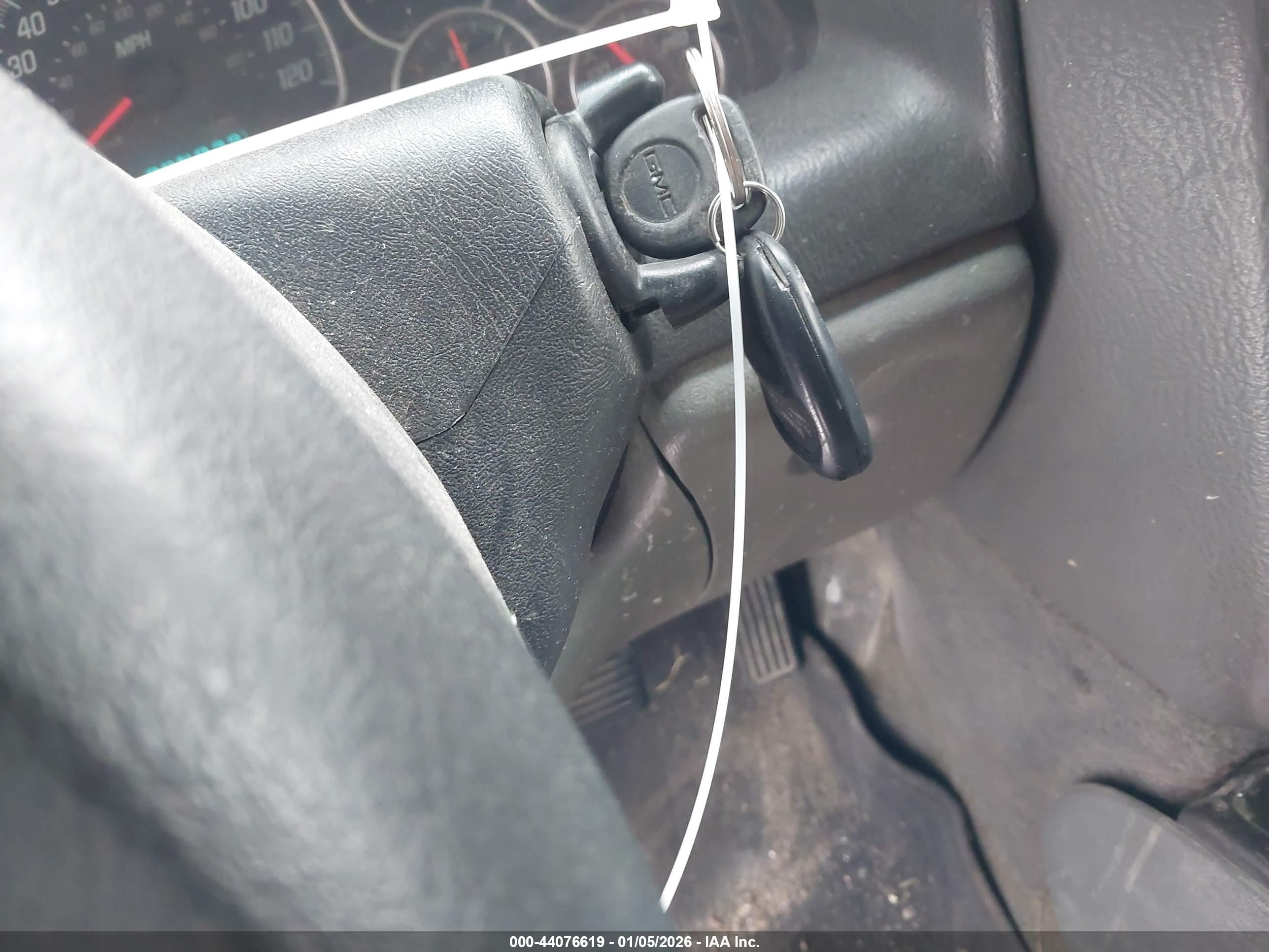 GMC ENVOY image 11
