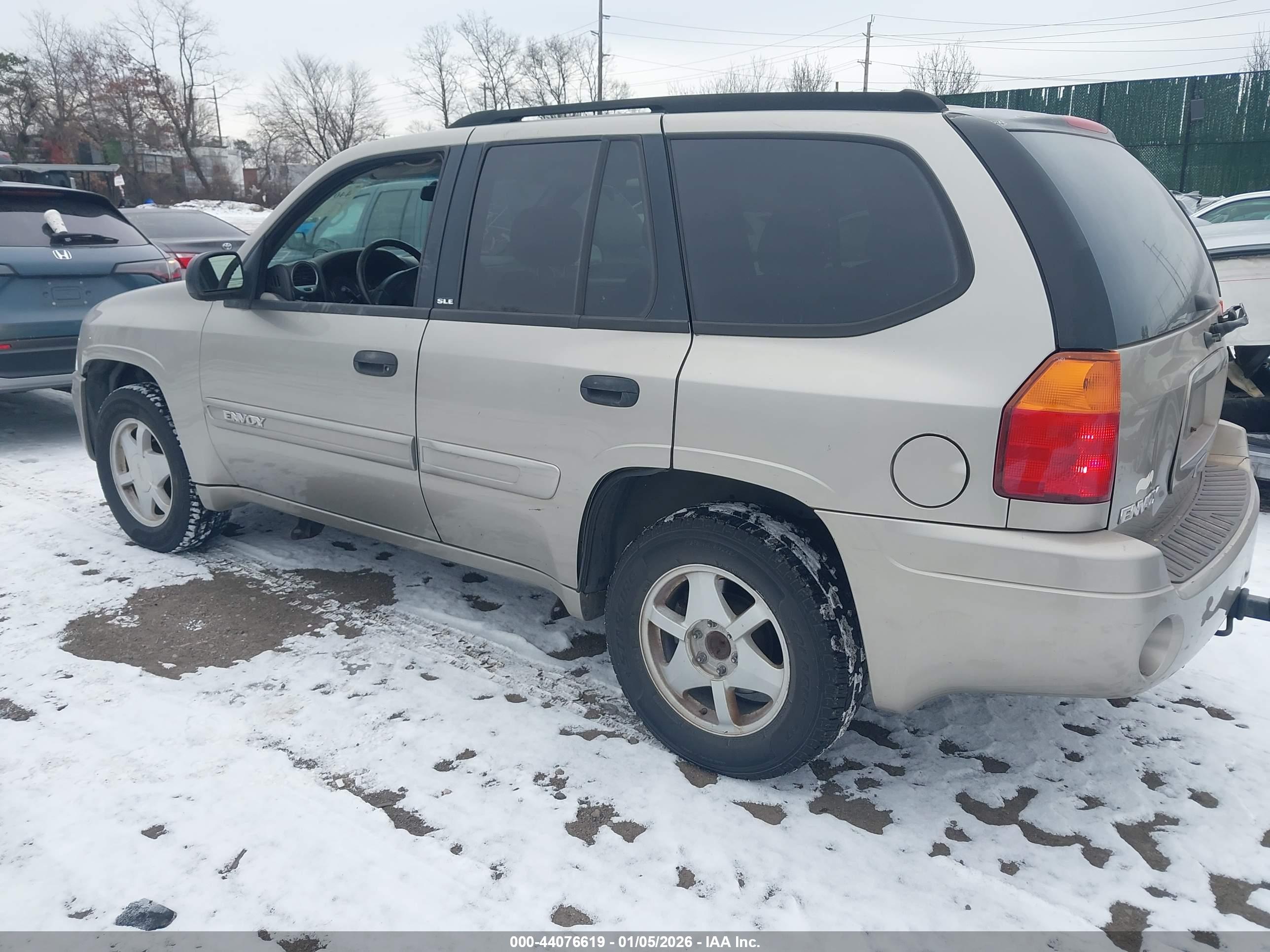 GMC ENVOY image 3