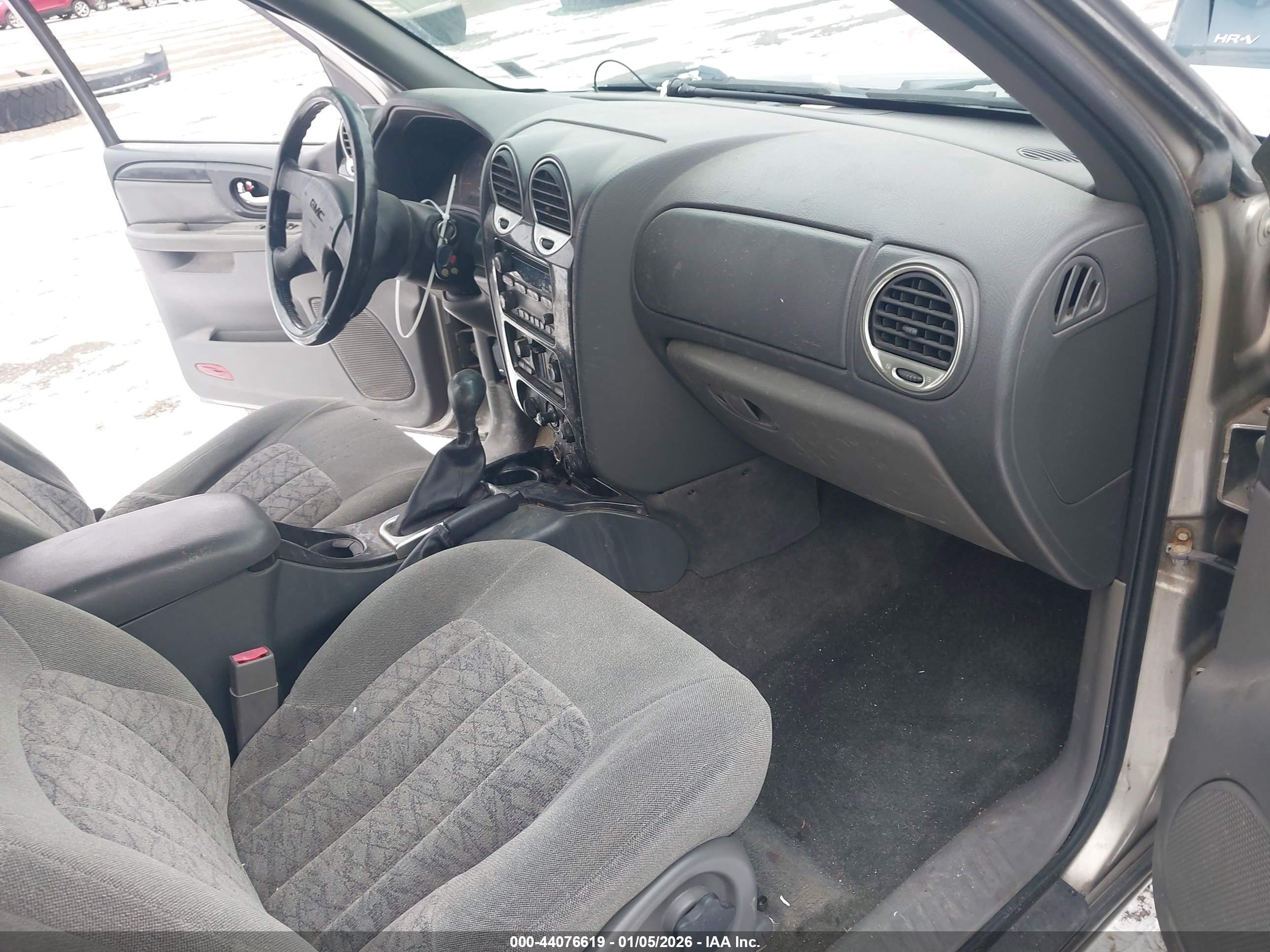 GMC ENVOY image 5
