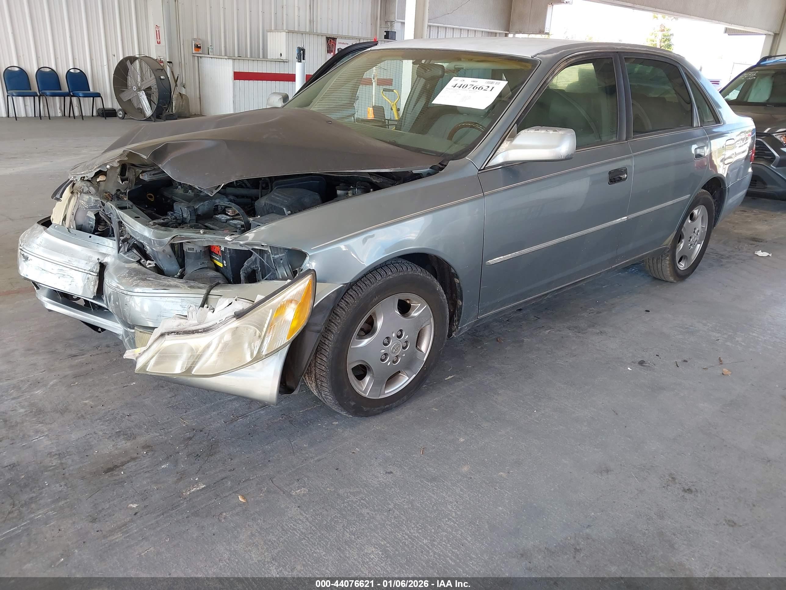 TOYOTA AVALON image 2