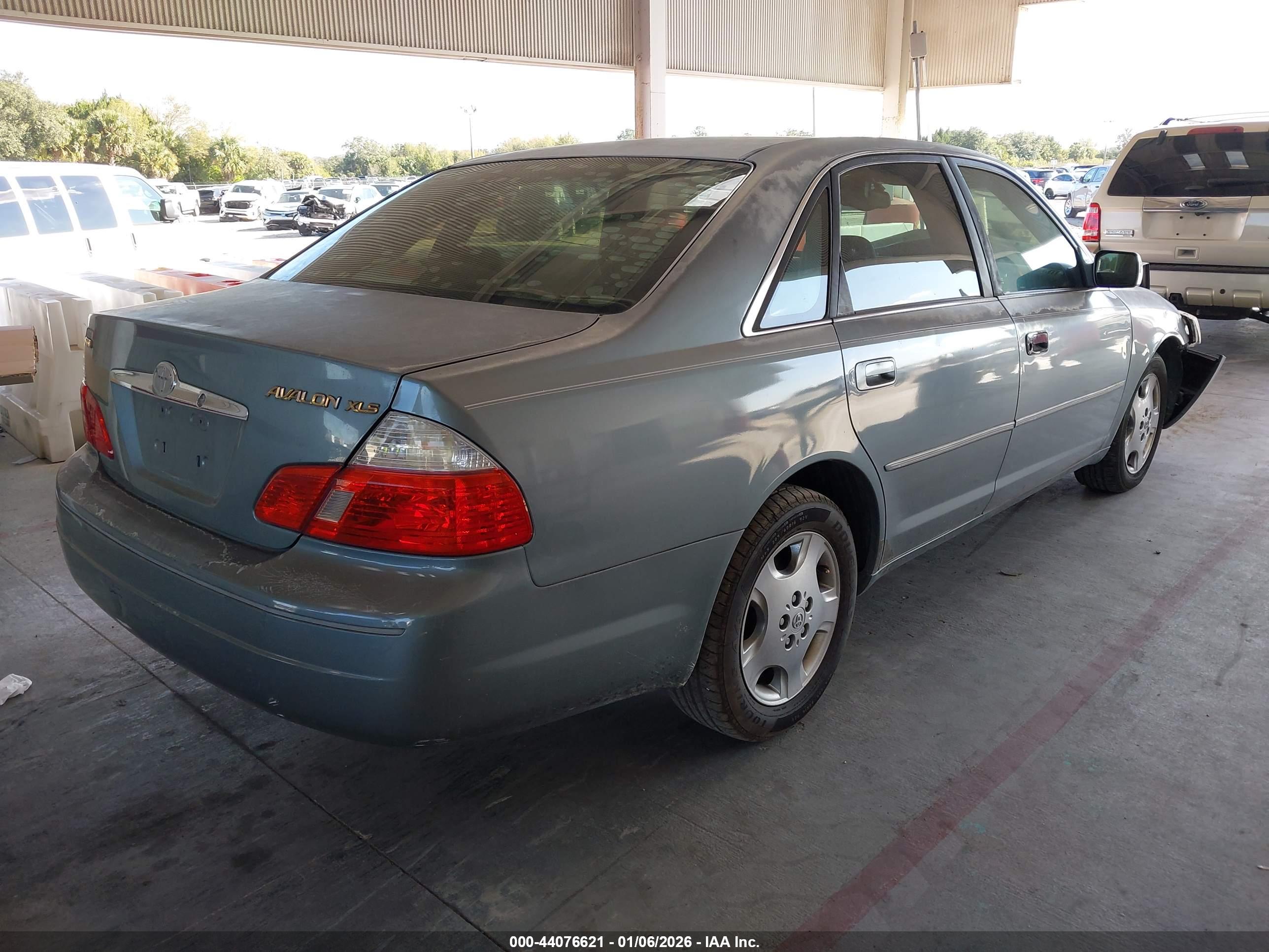 TOYOTA AVALON image 4