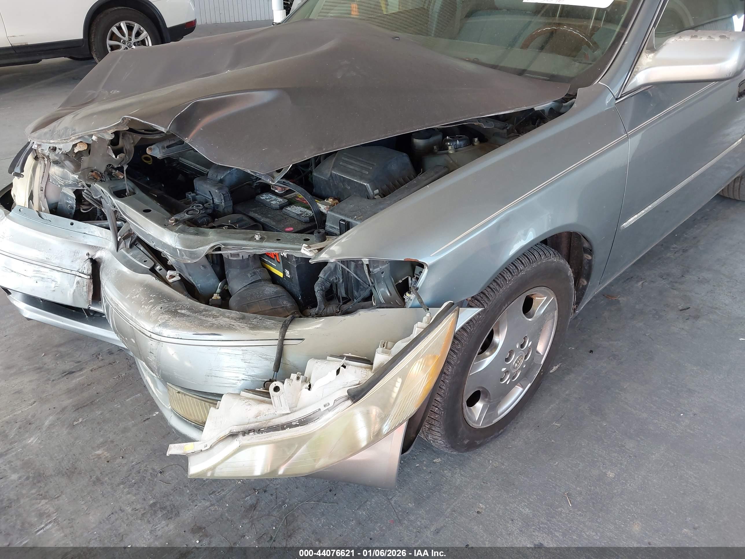 TOYOTA AVALON image 6