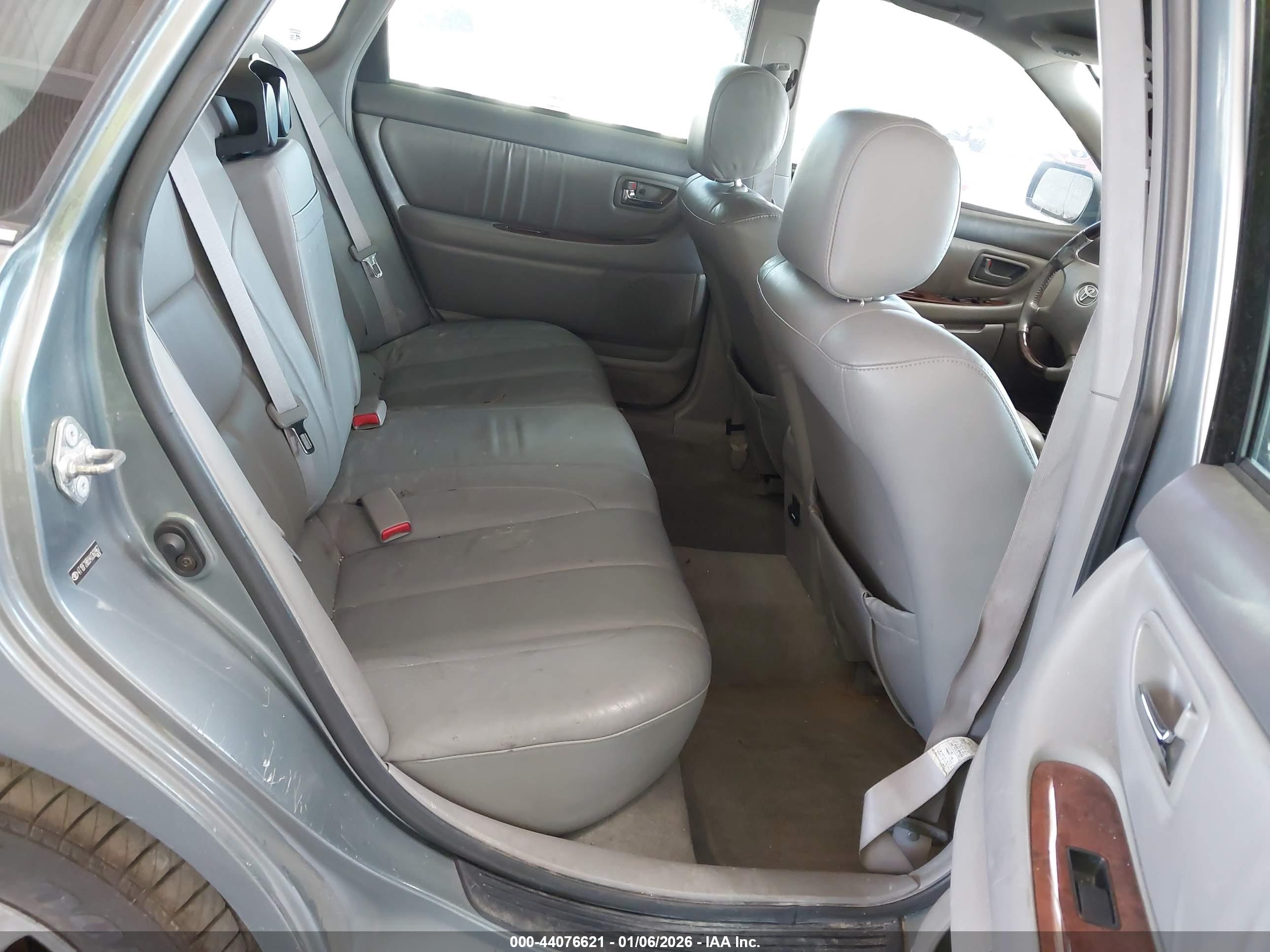 TOYOTA AVALON image 8