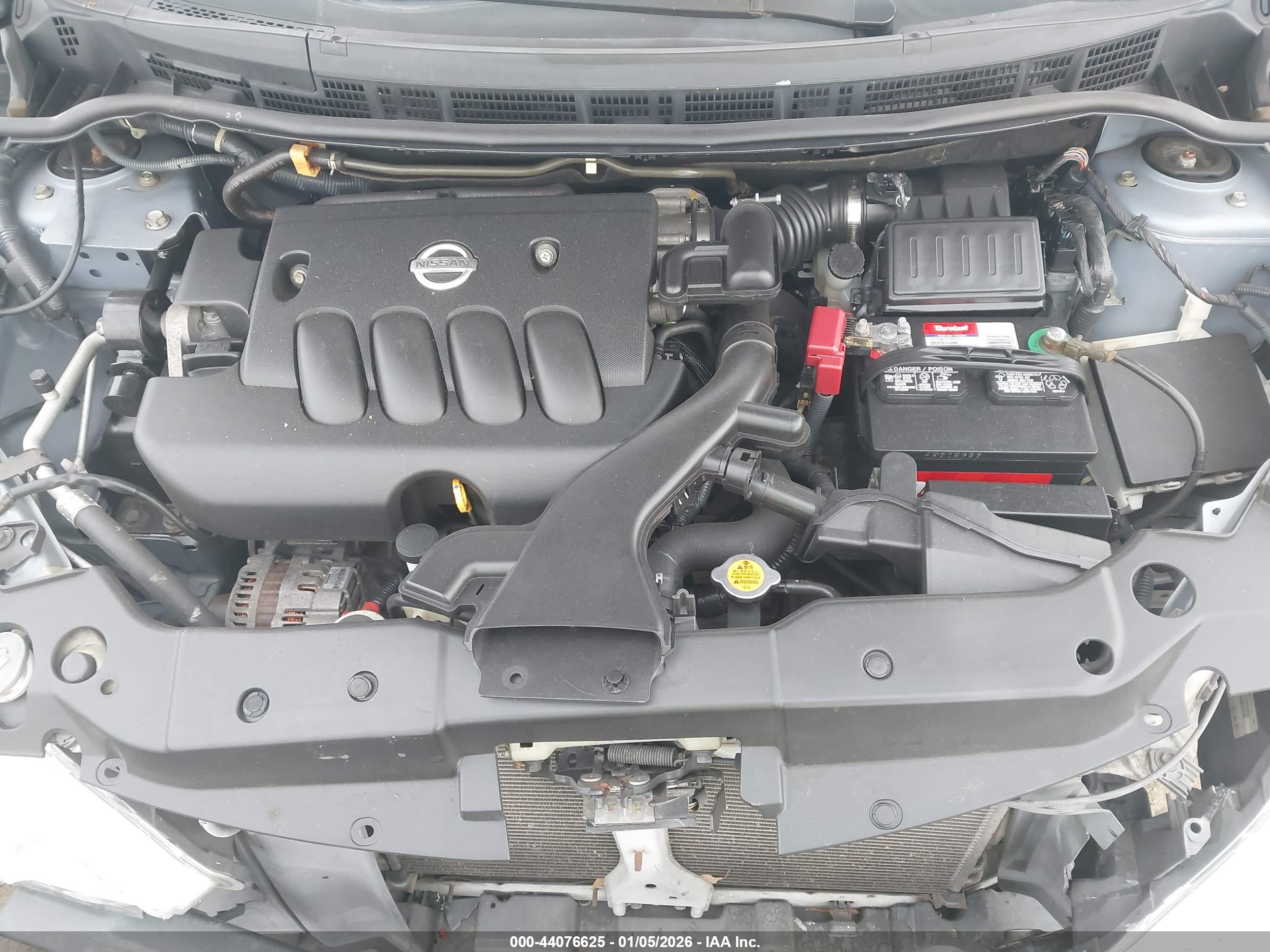 NISSAN VERSA image 10