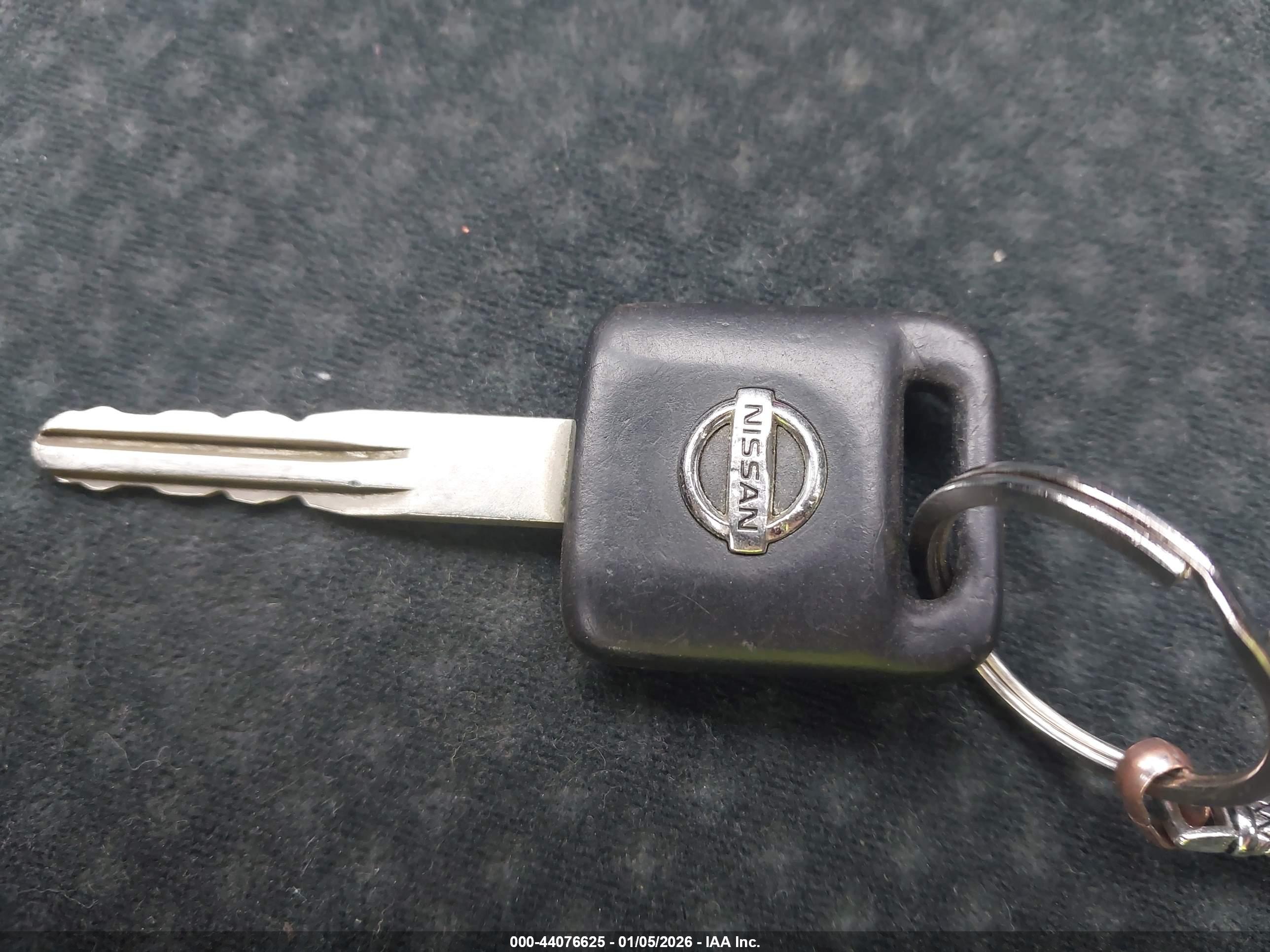 NISSAN VERSA image 11