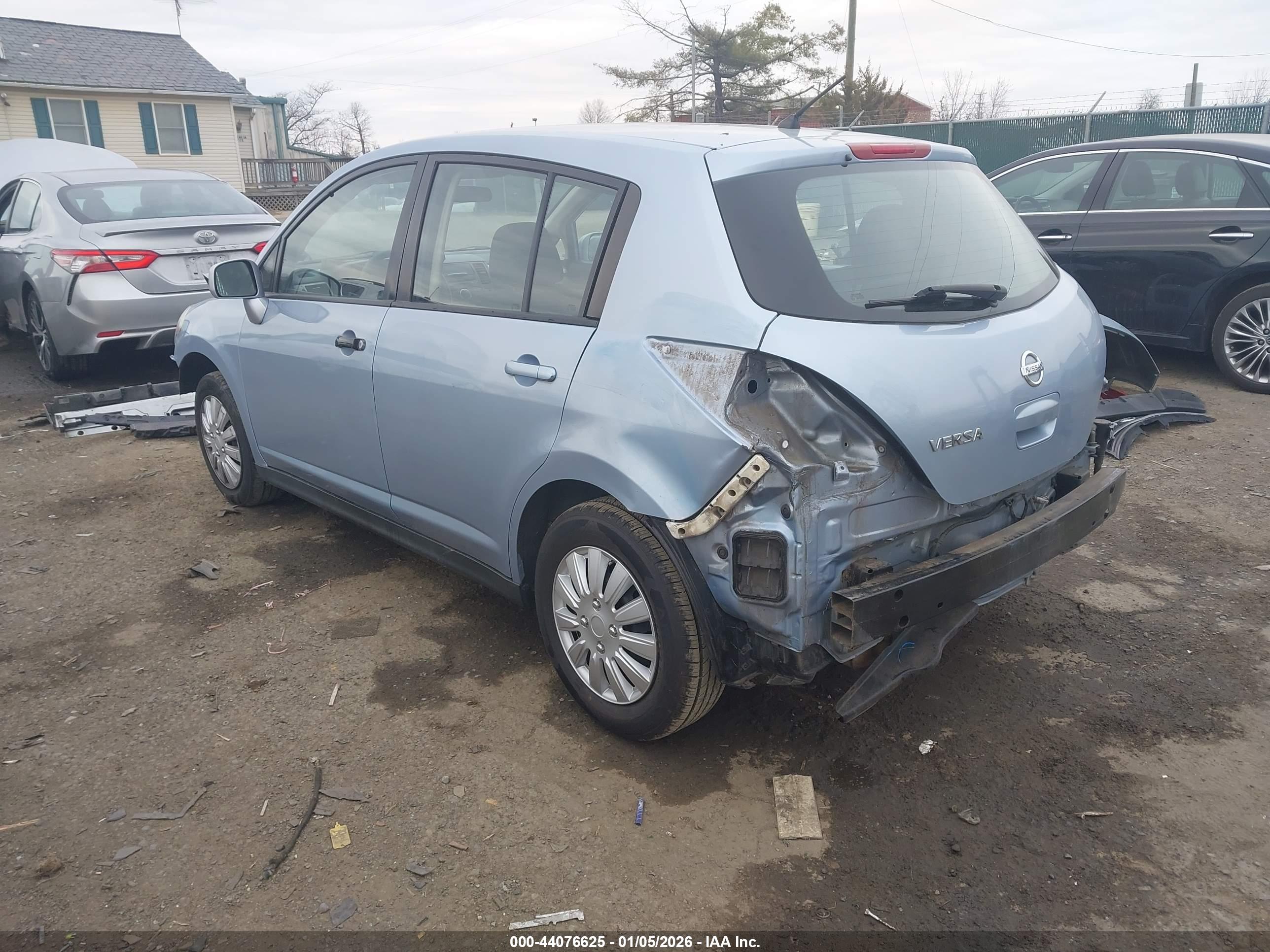 NISSAN VERSA image 3