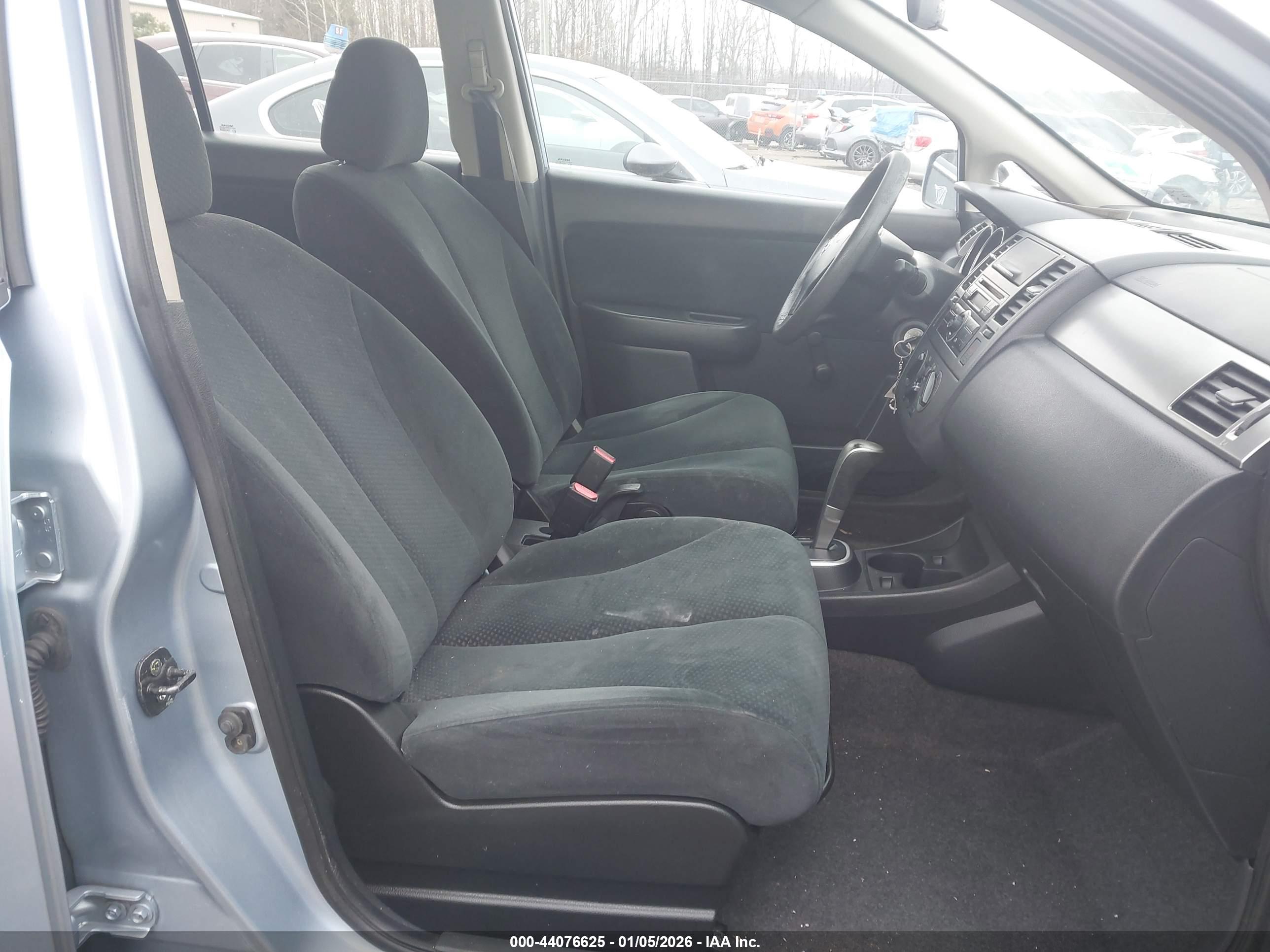 NISSAN VERSA image 5