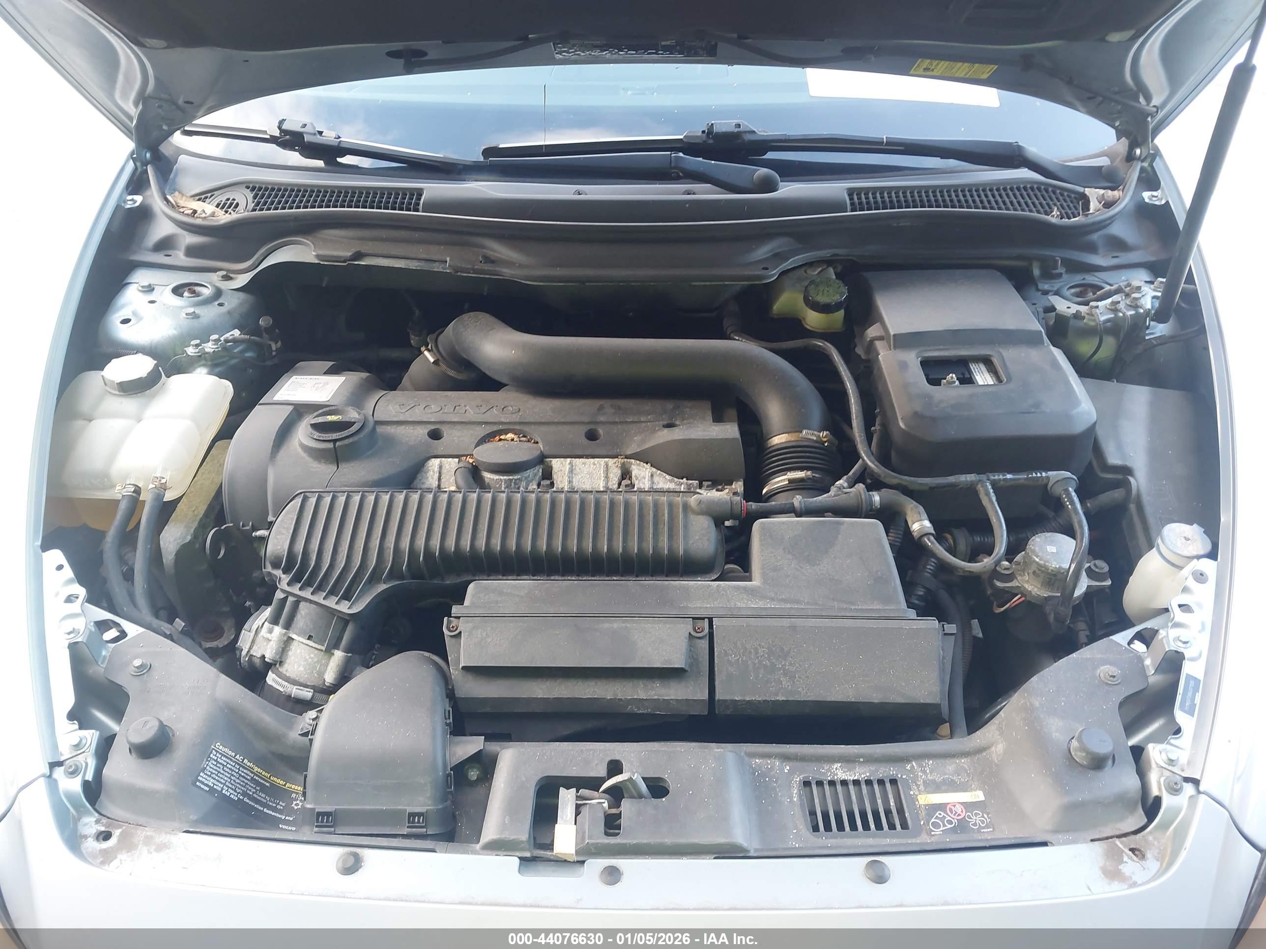 VOLVO C70 image 10