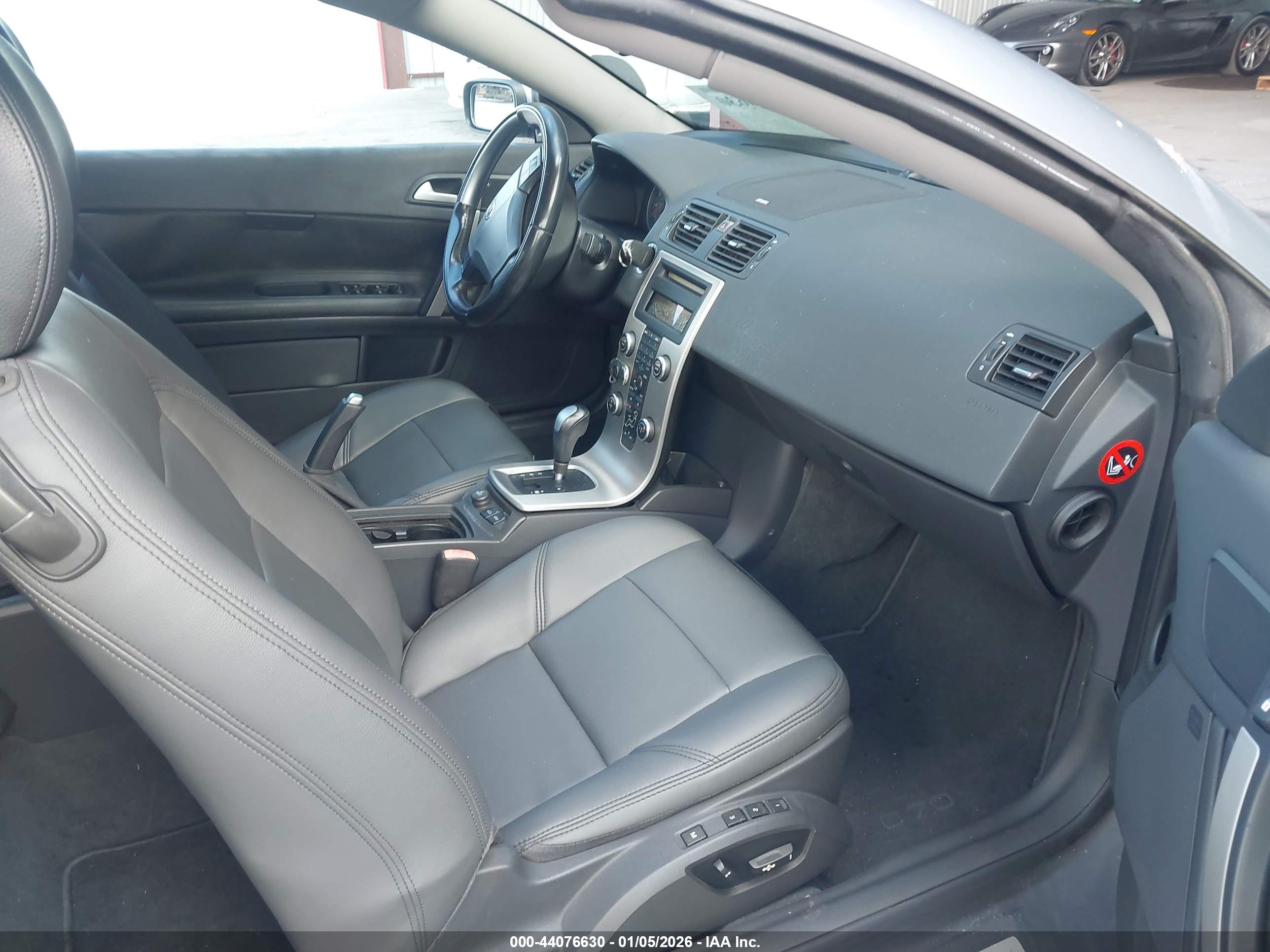 VOLVO C70 image 5