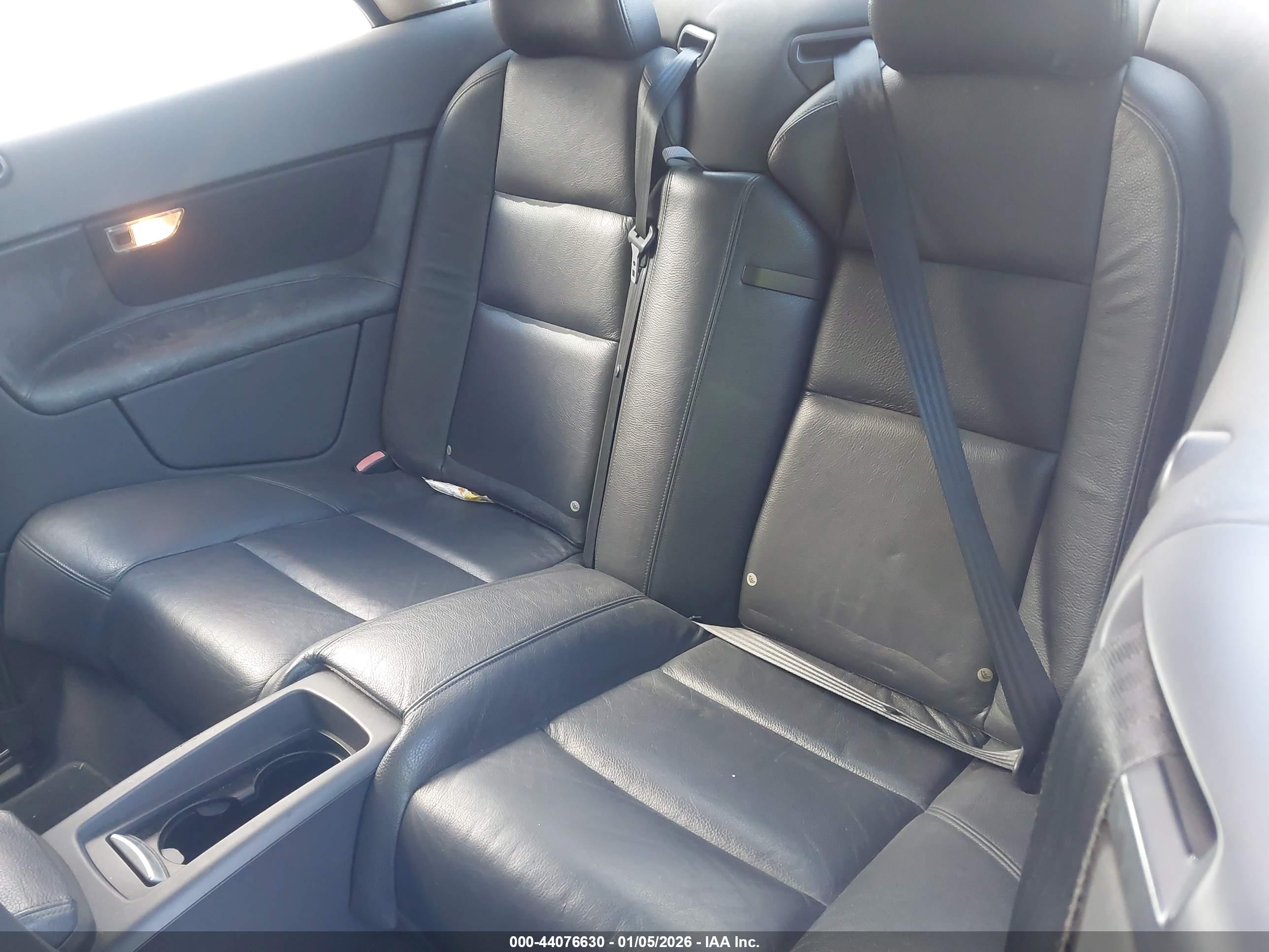 VOLVO C70 image 8