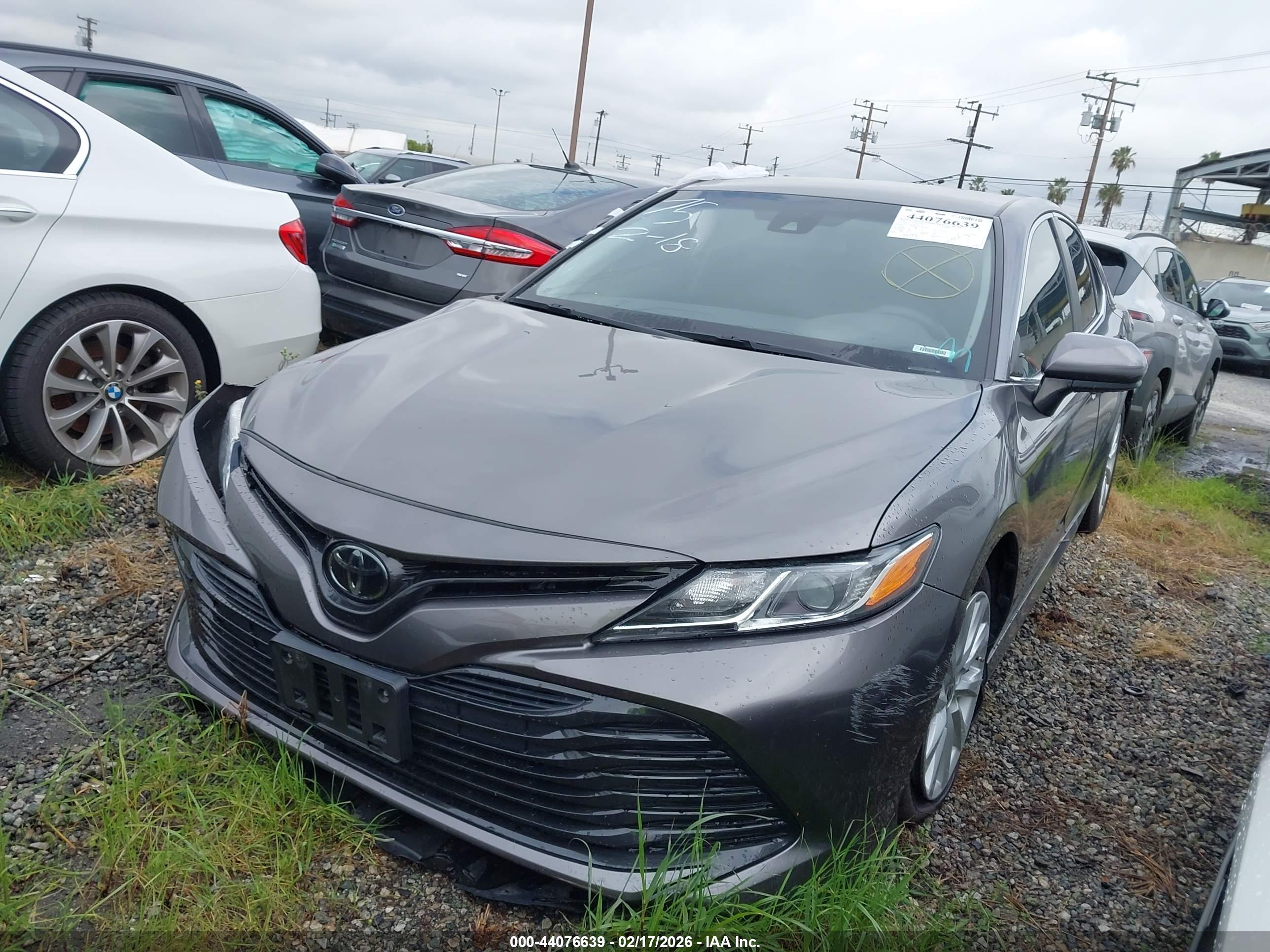 TOYOTA CAMRY image 2