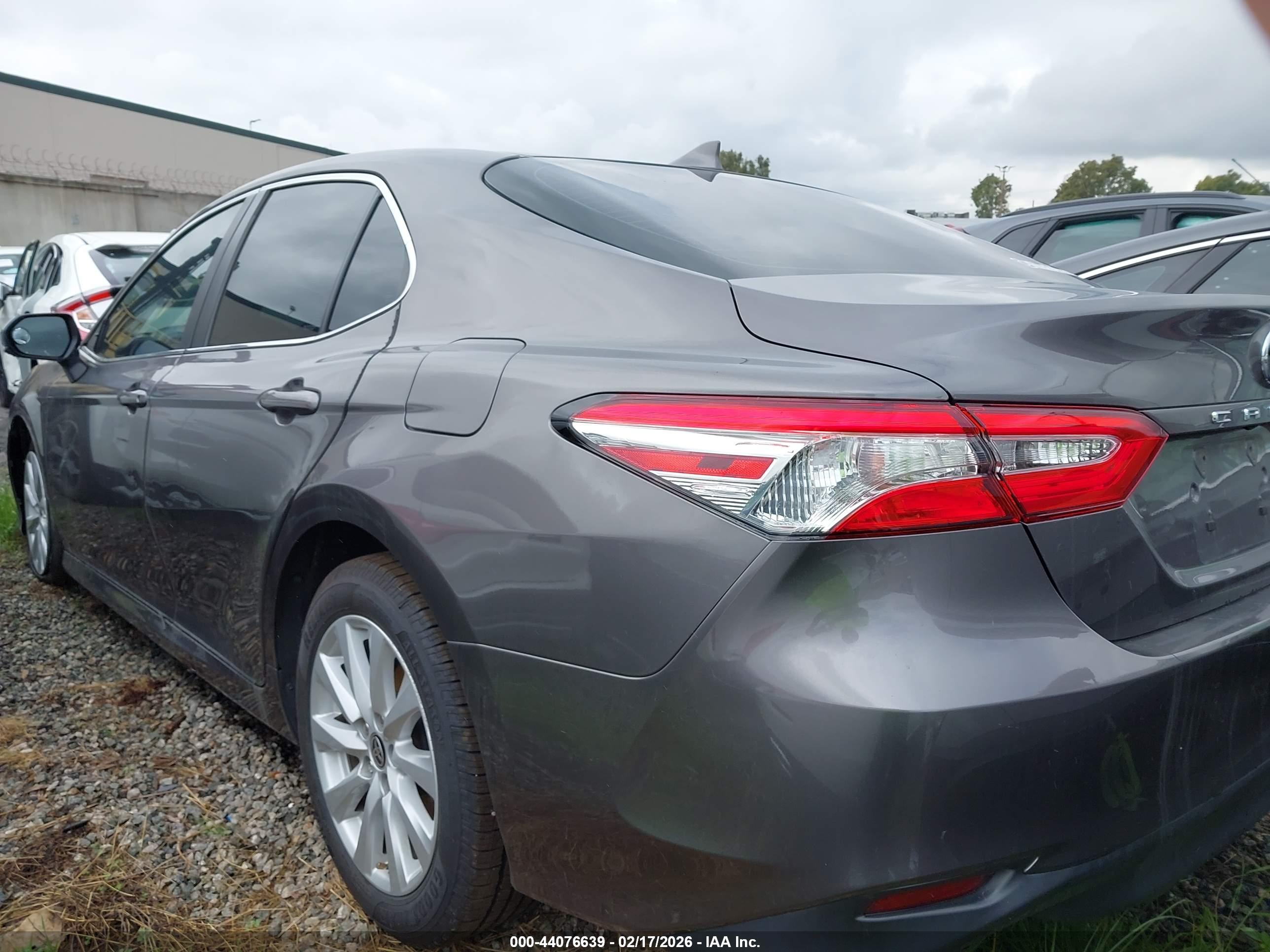 TOYOTA CAMRY image 3