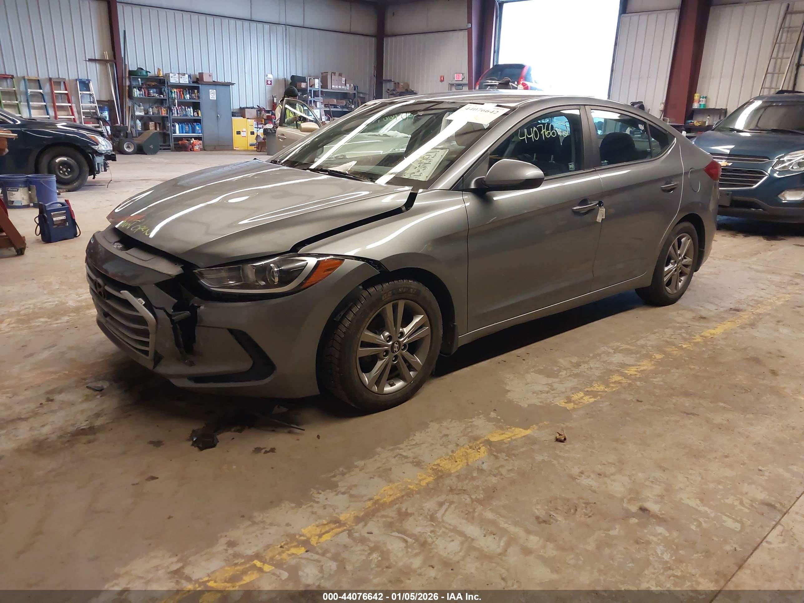 HYUNDAI ELANTRA image 2