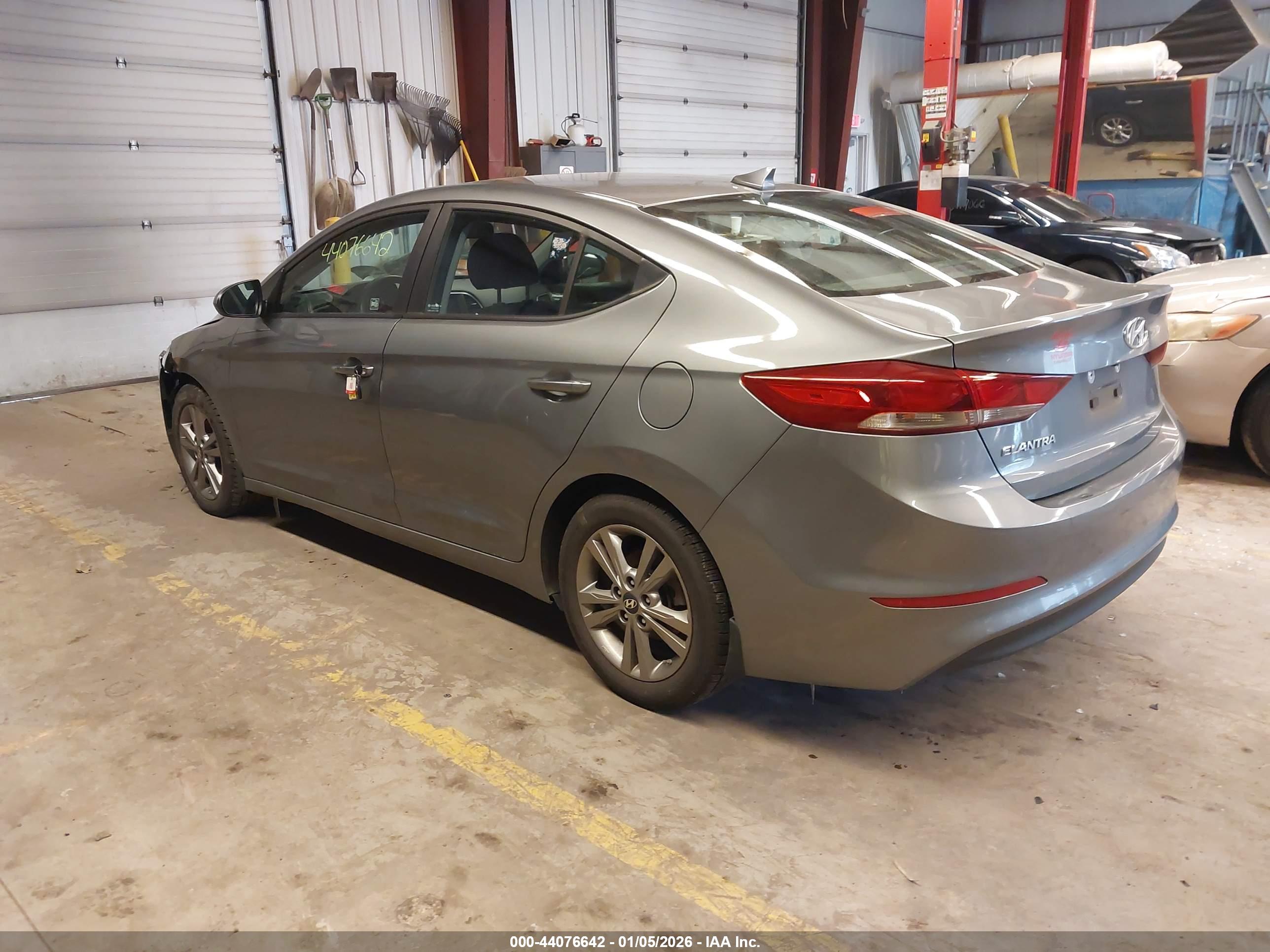 HYUNDAI ELANTRA image 3