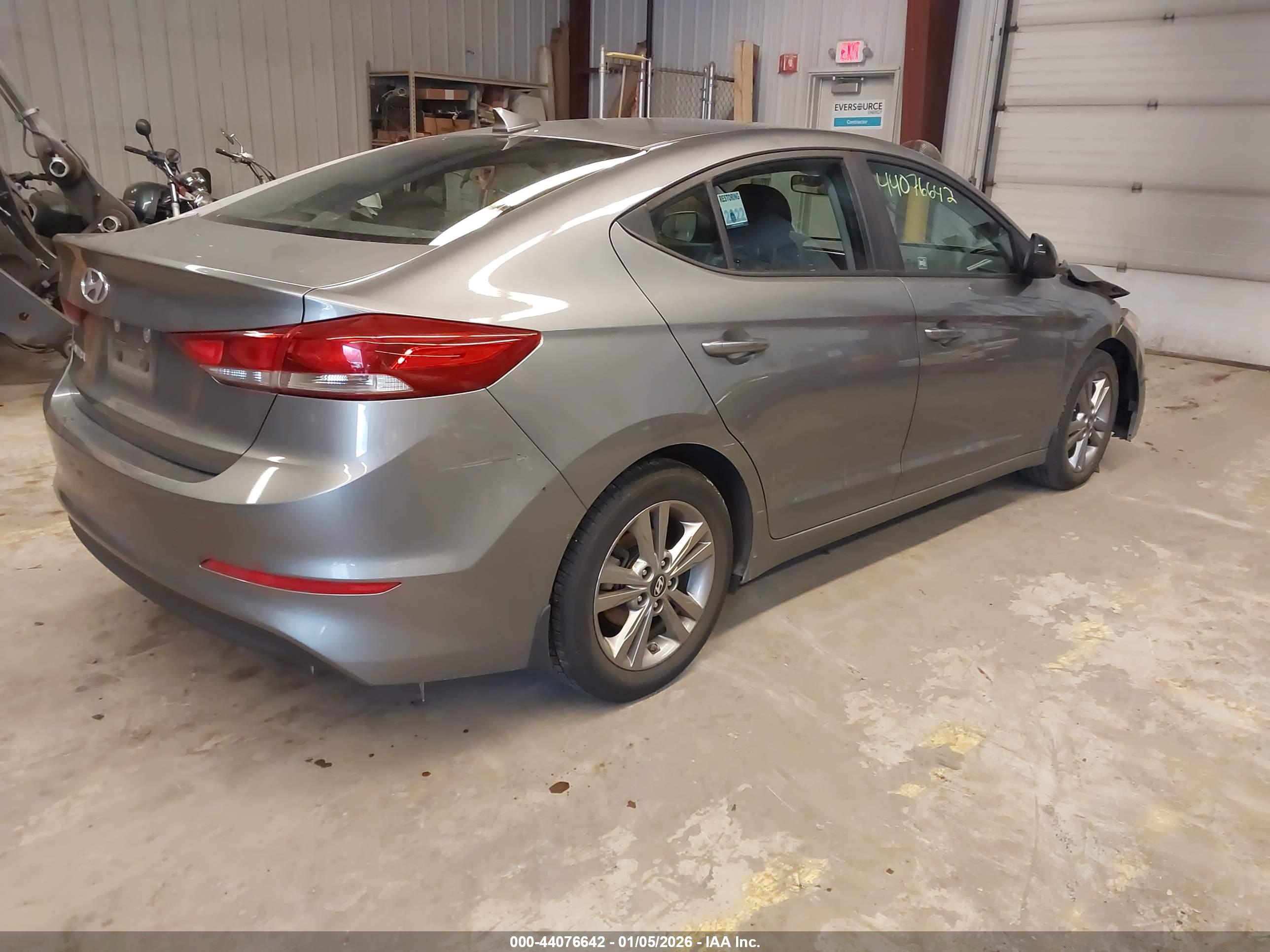 HYUNDAI ELANTRA image 4