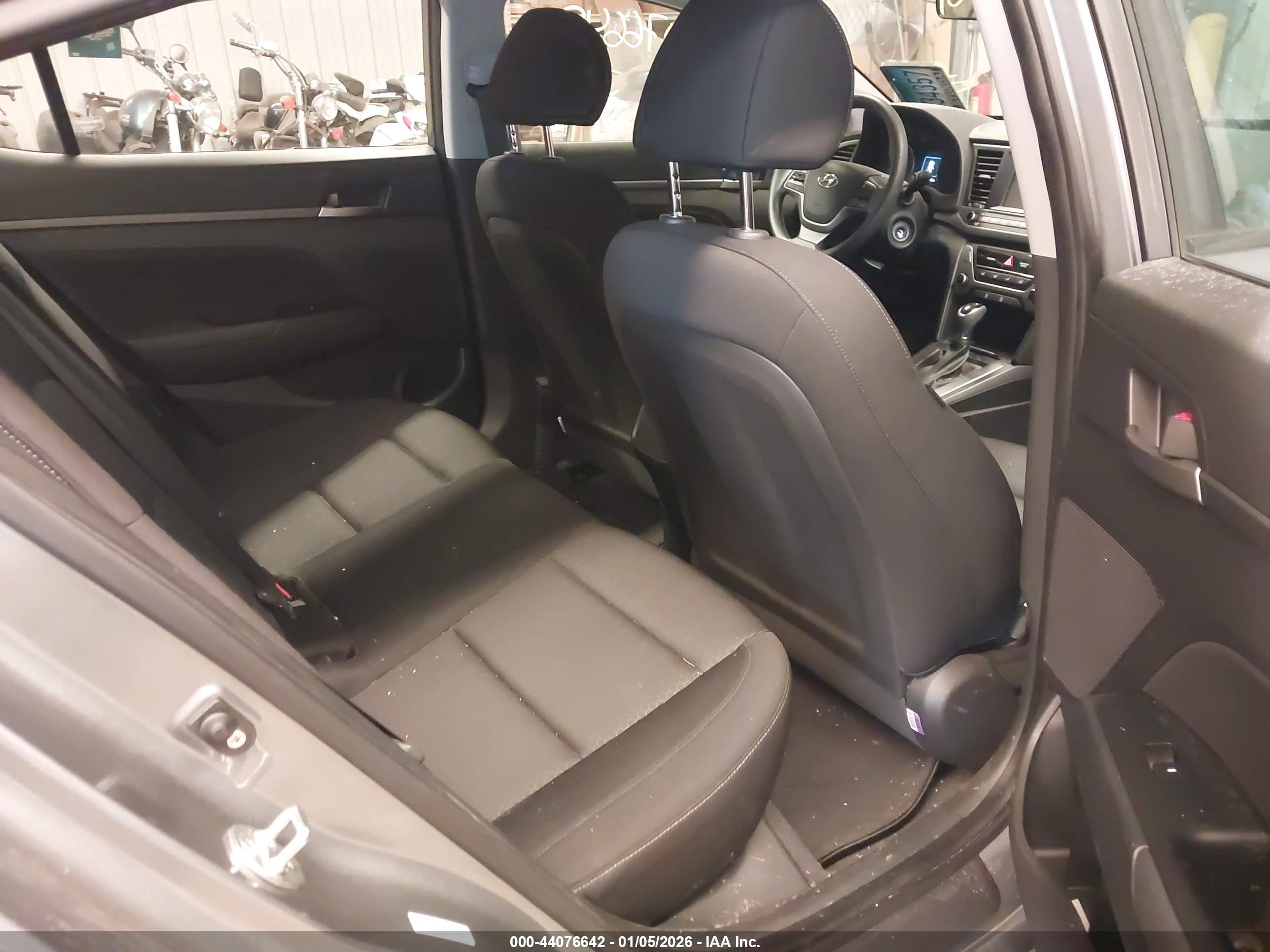 HYUNDAI ELANTRA image 8