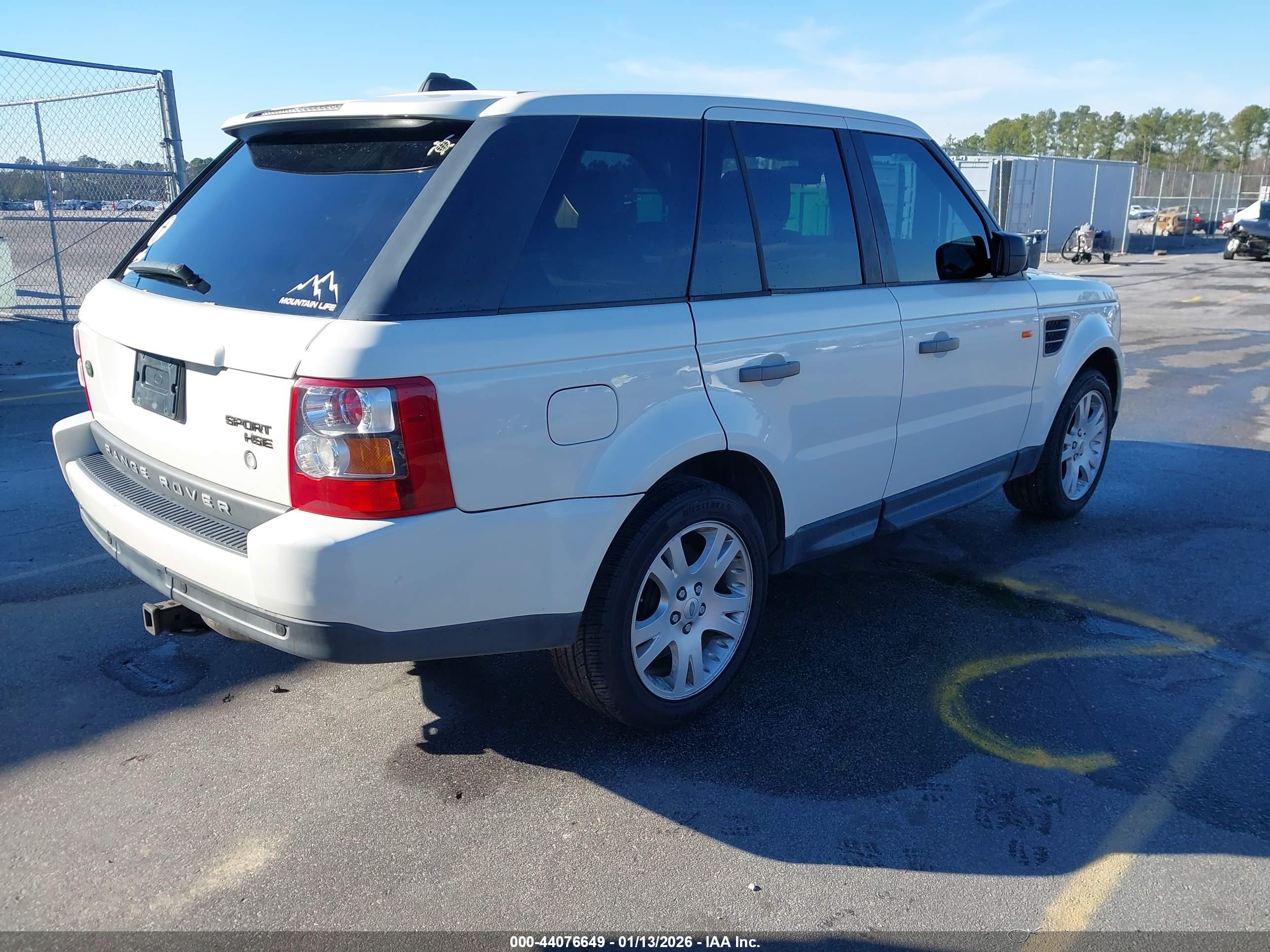 LAND ROVER image 4