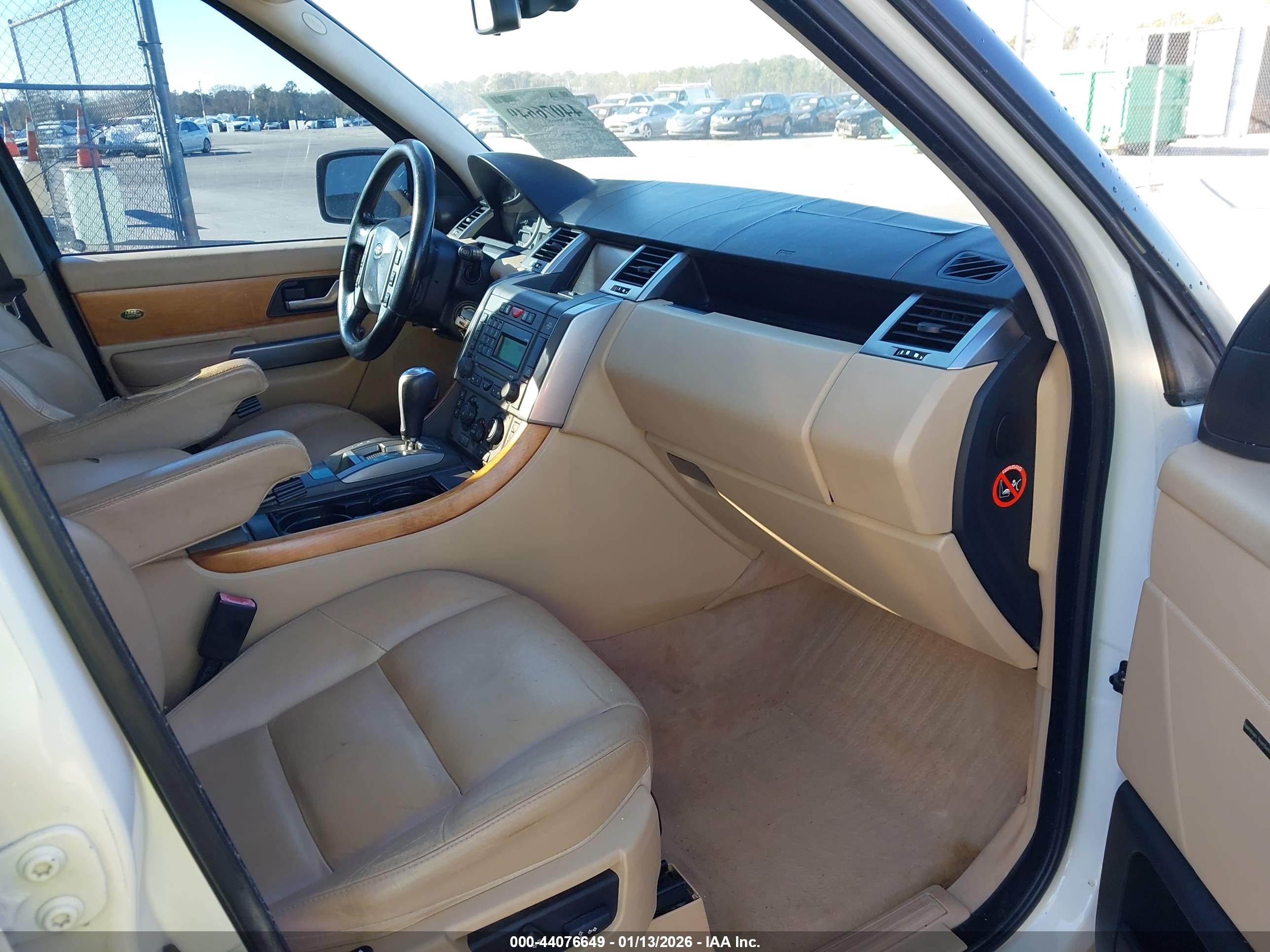 LAND ROVER image 5