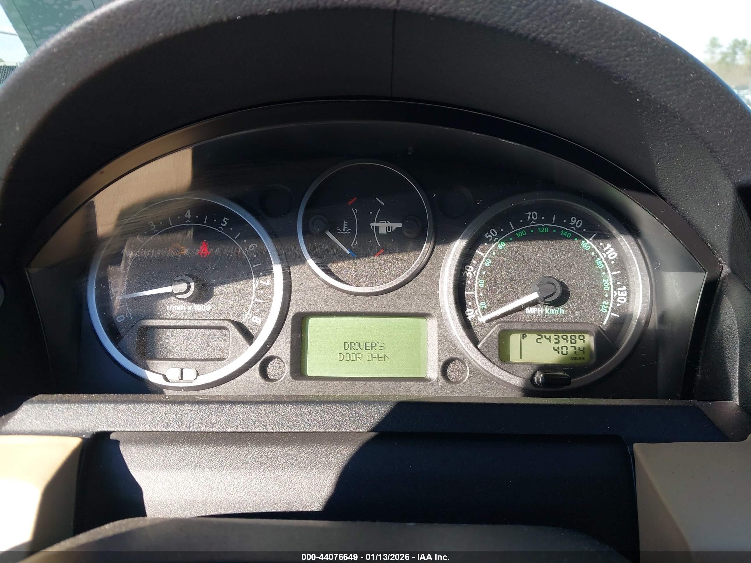 LAND ROVER image 7