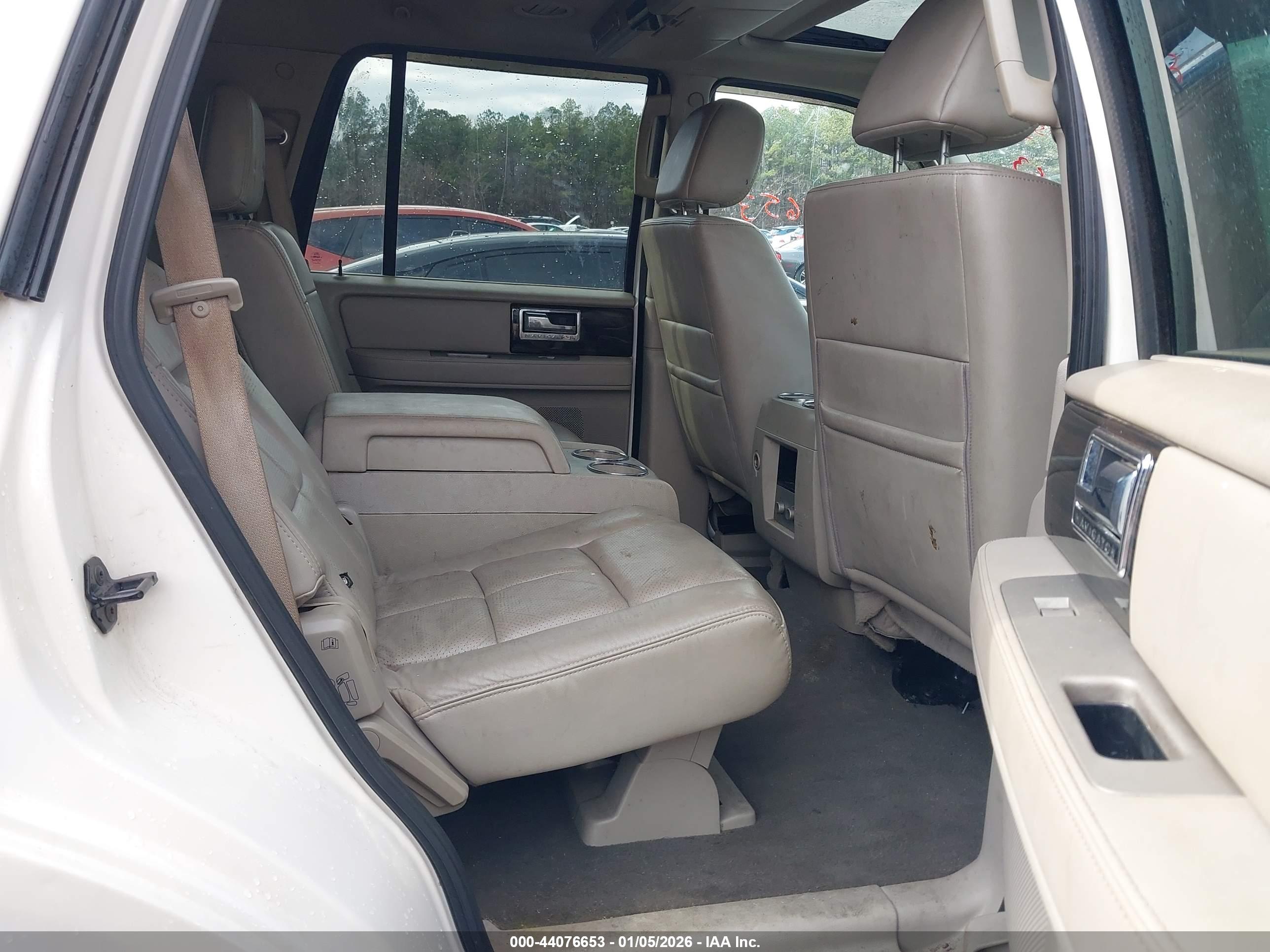 LINCOLN NAVIGATOR image 8