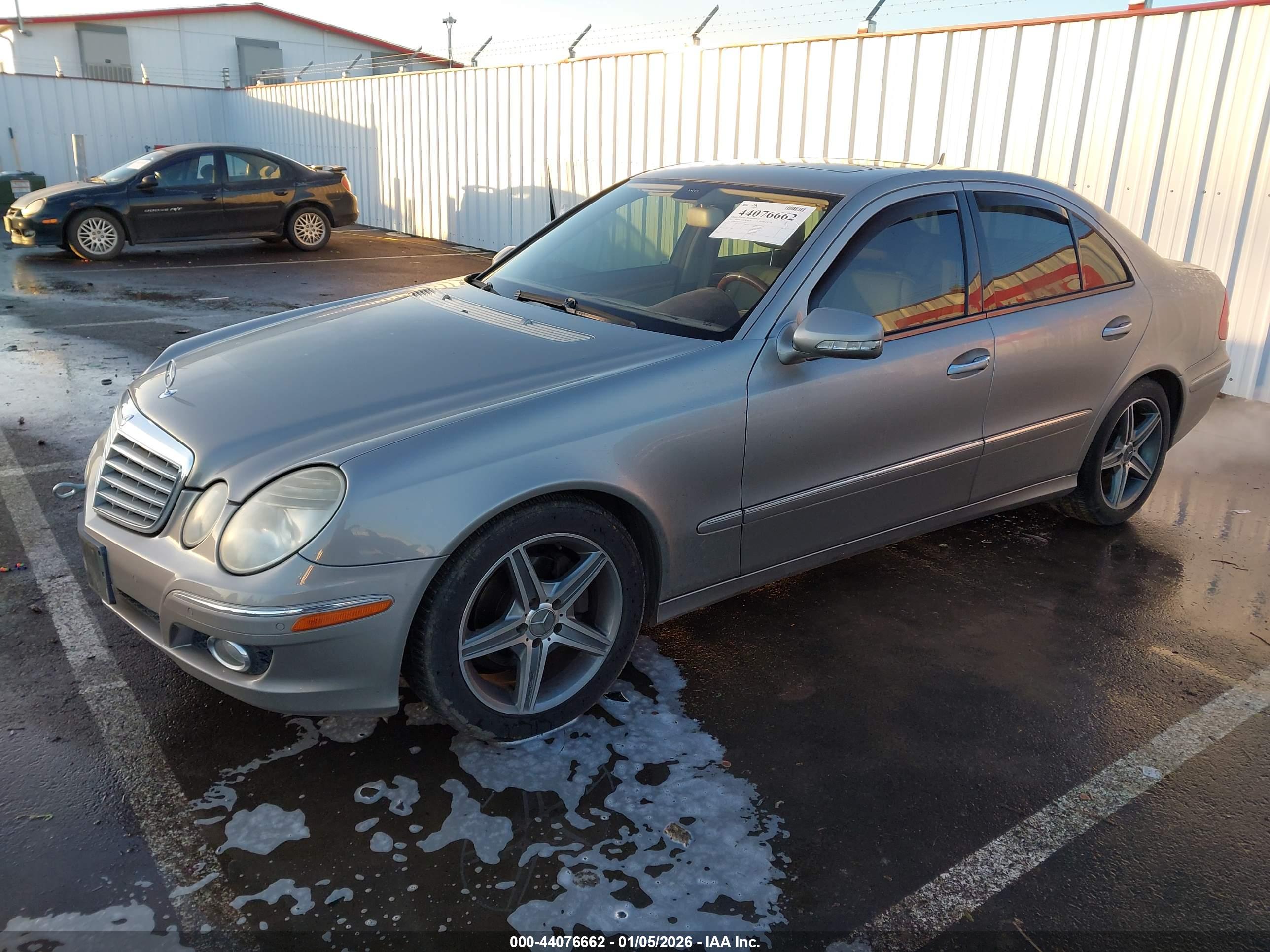 MERCEDES-BENZ E image 2