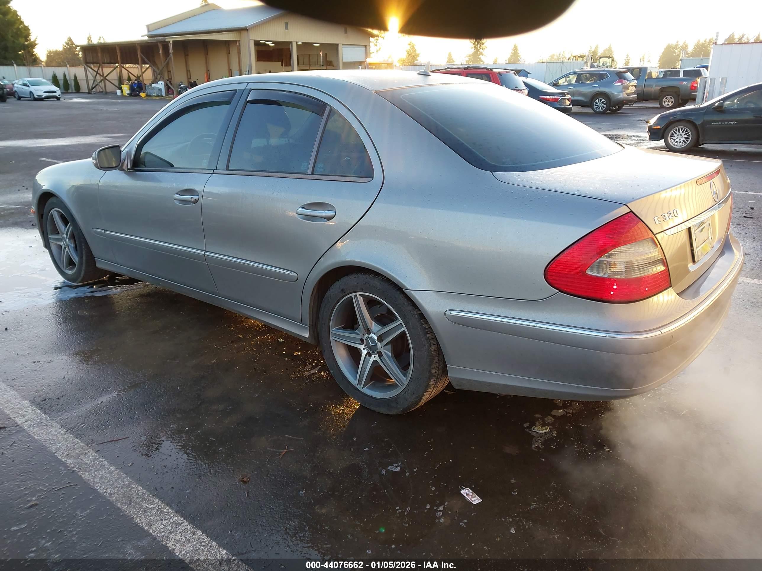 MERCEDES-BENZ E image 3