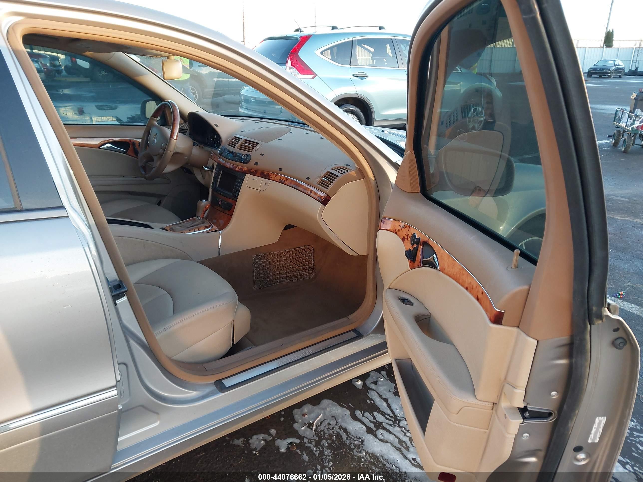 MERCEDES-BENZ E image 5