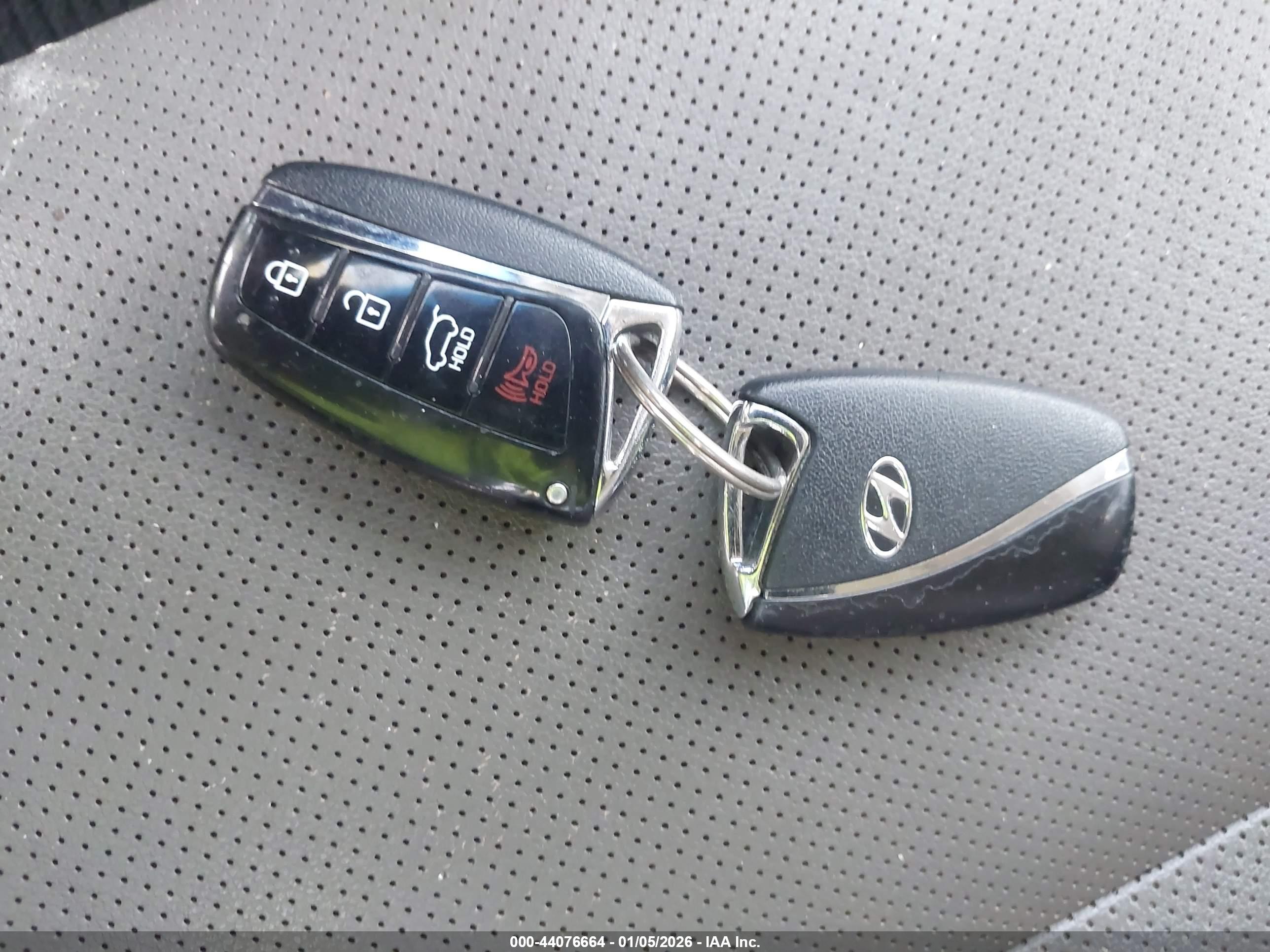 HYUNDAI SANTA image 11