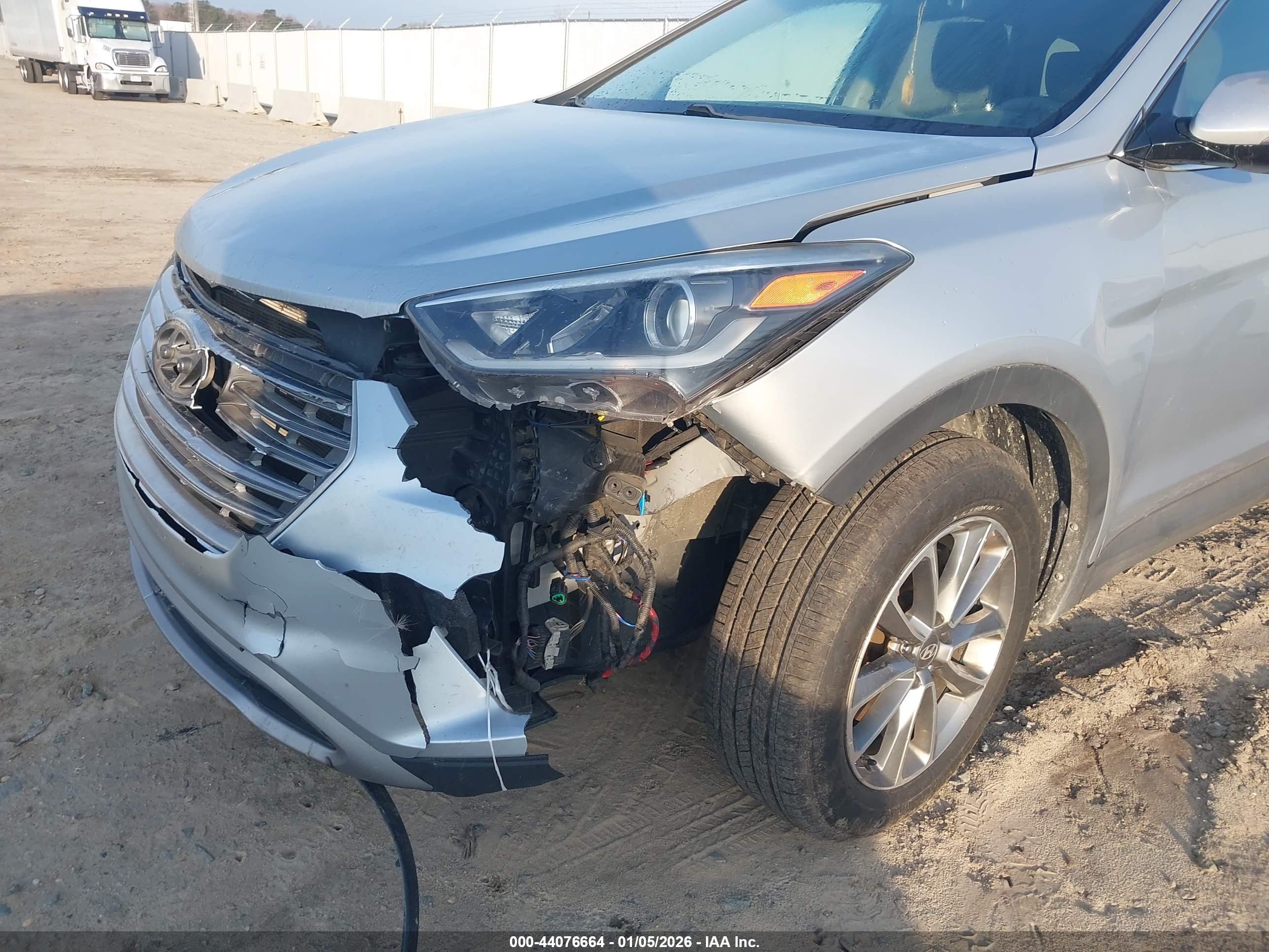 HYUNDAI SANTA image 6