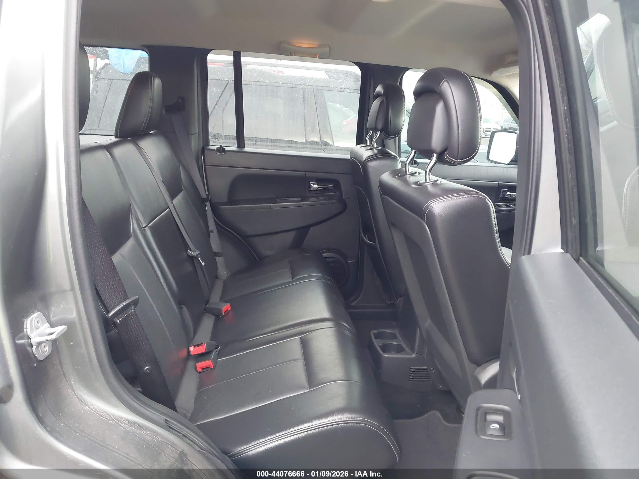 JEEP LIBERTY image 8