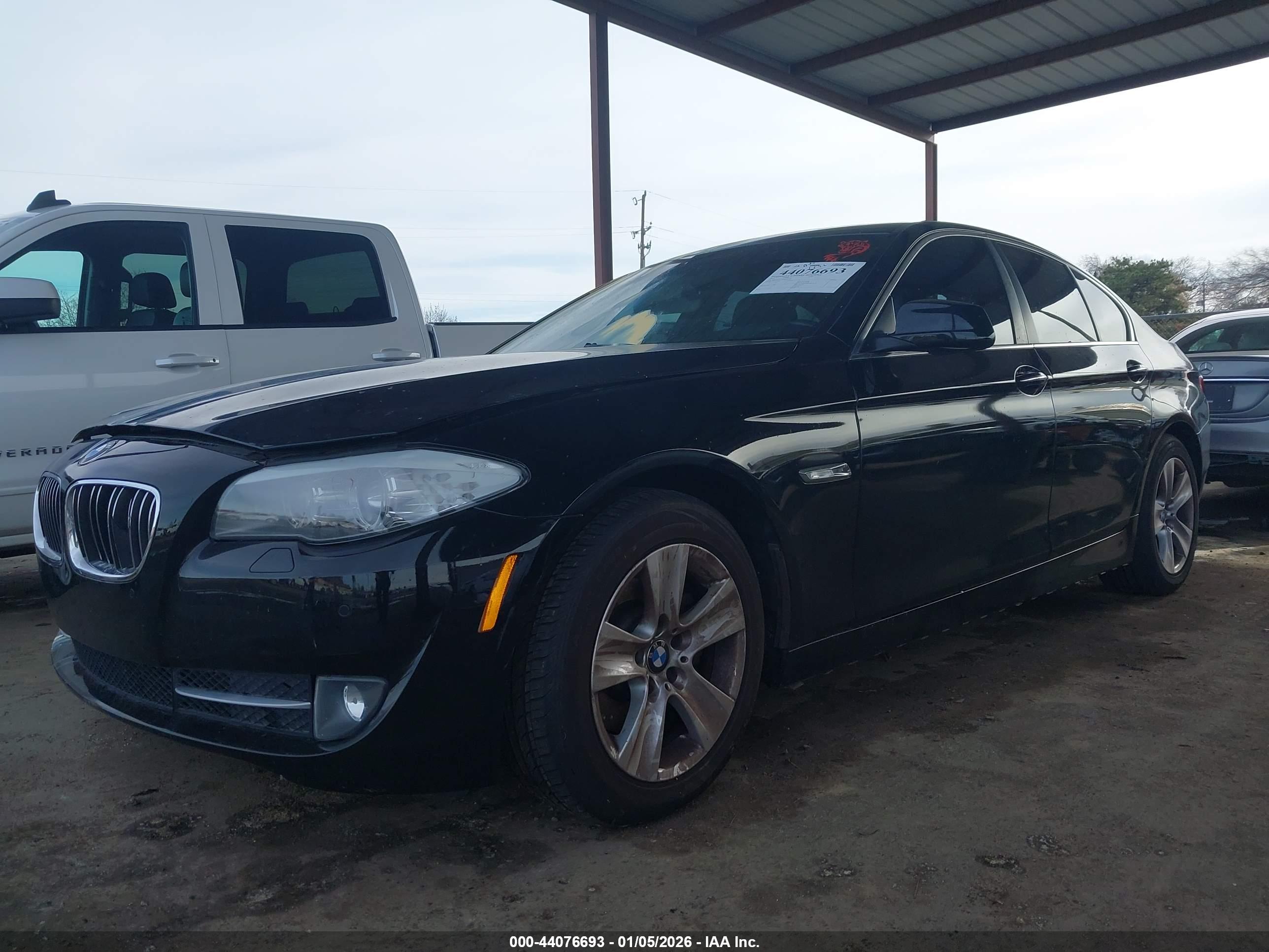 BMW 528I image 2
