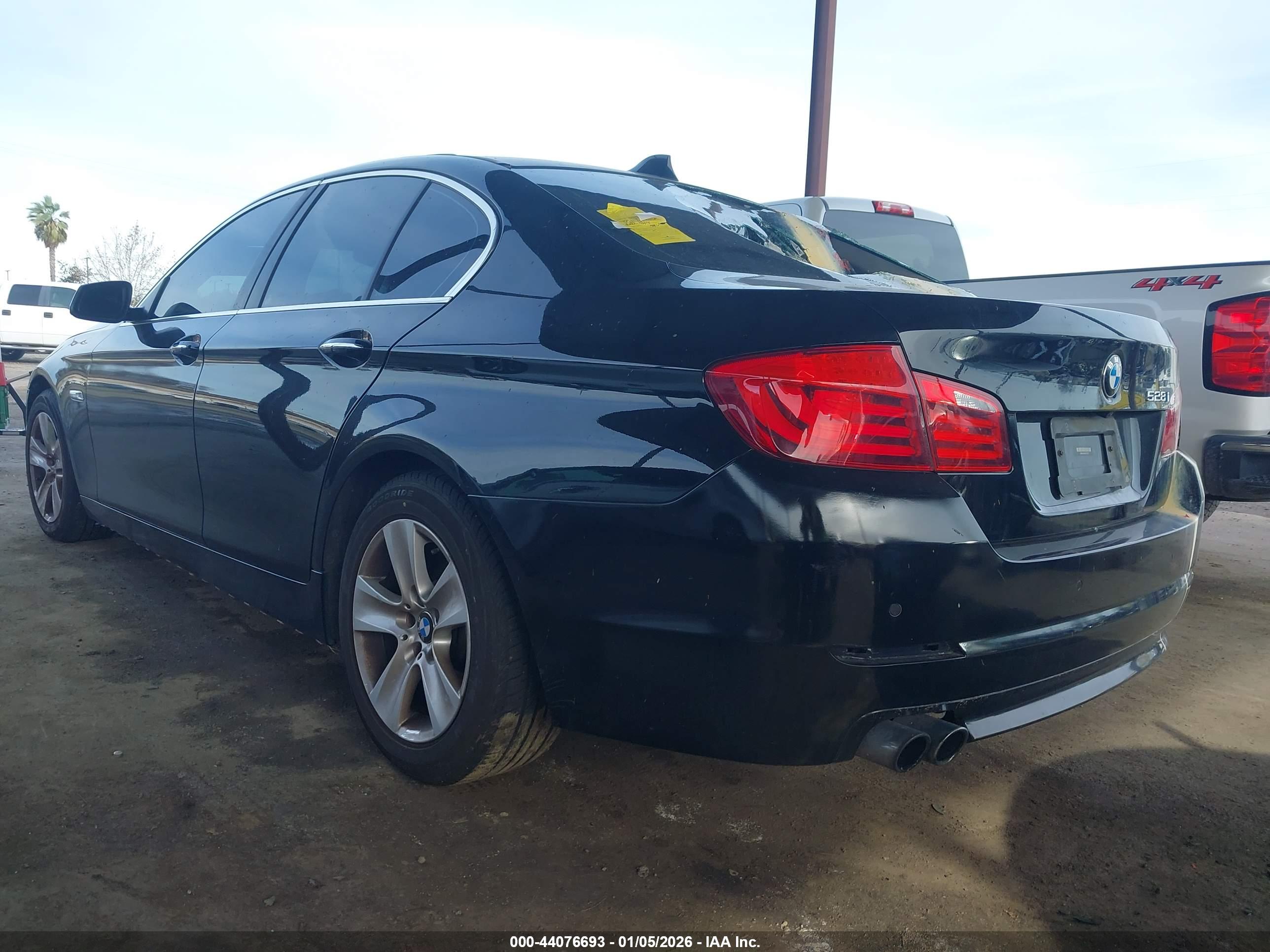 BMW 528I image 3